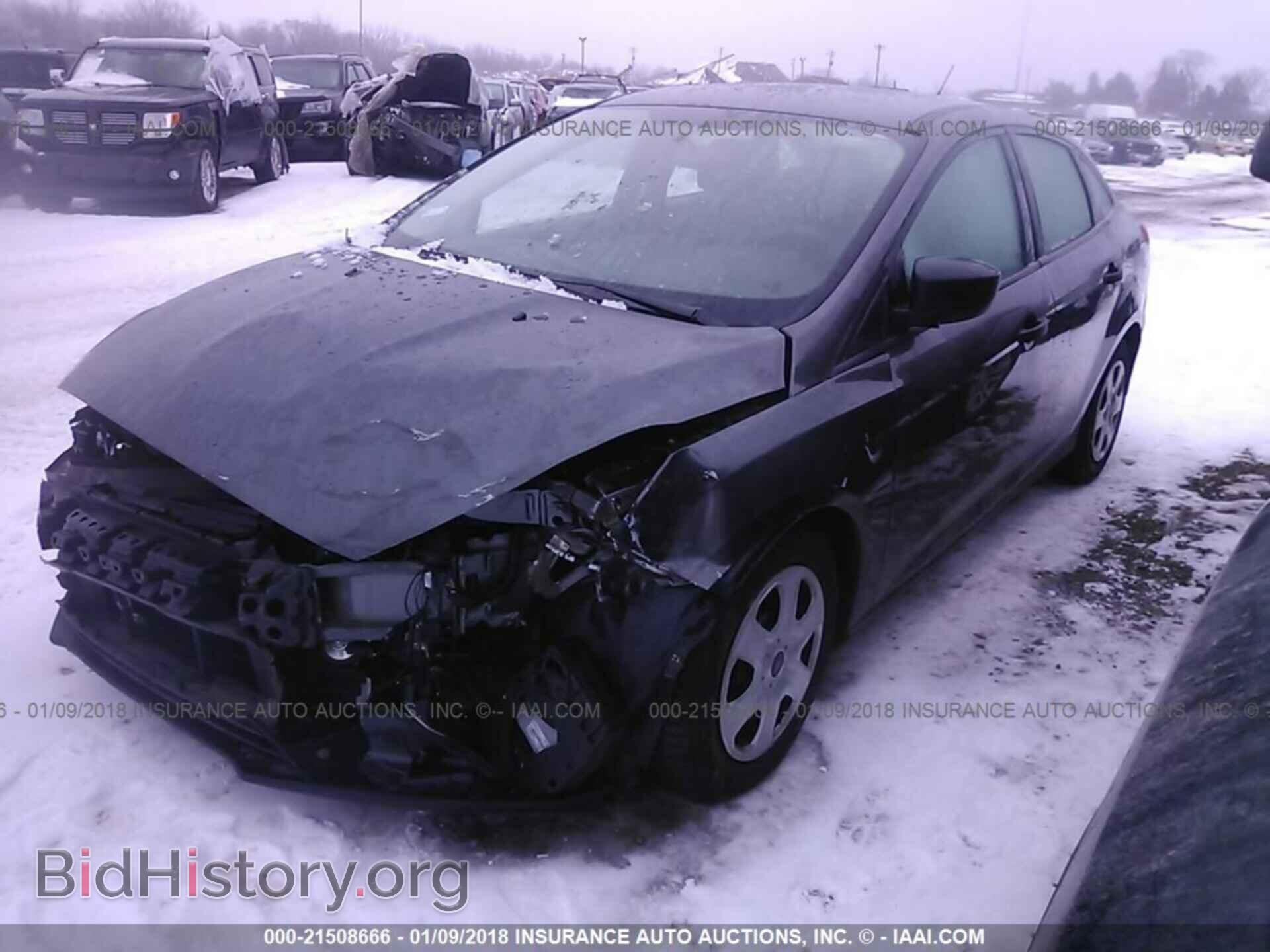 2016 Ford Focus - VIN: 1FADP3E24GL224444 - Photo 2