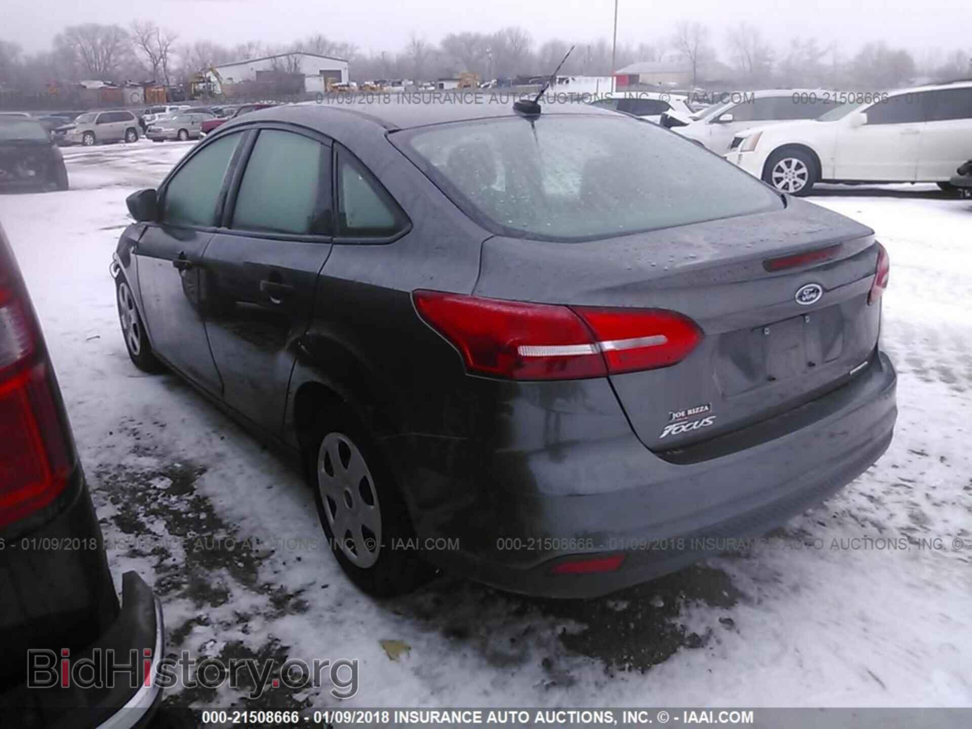 2016 Ford Focus - VIN: 1FADP3E24GL224444 - Photo 3
