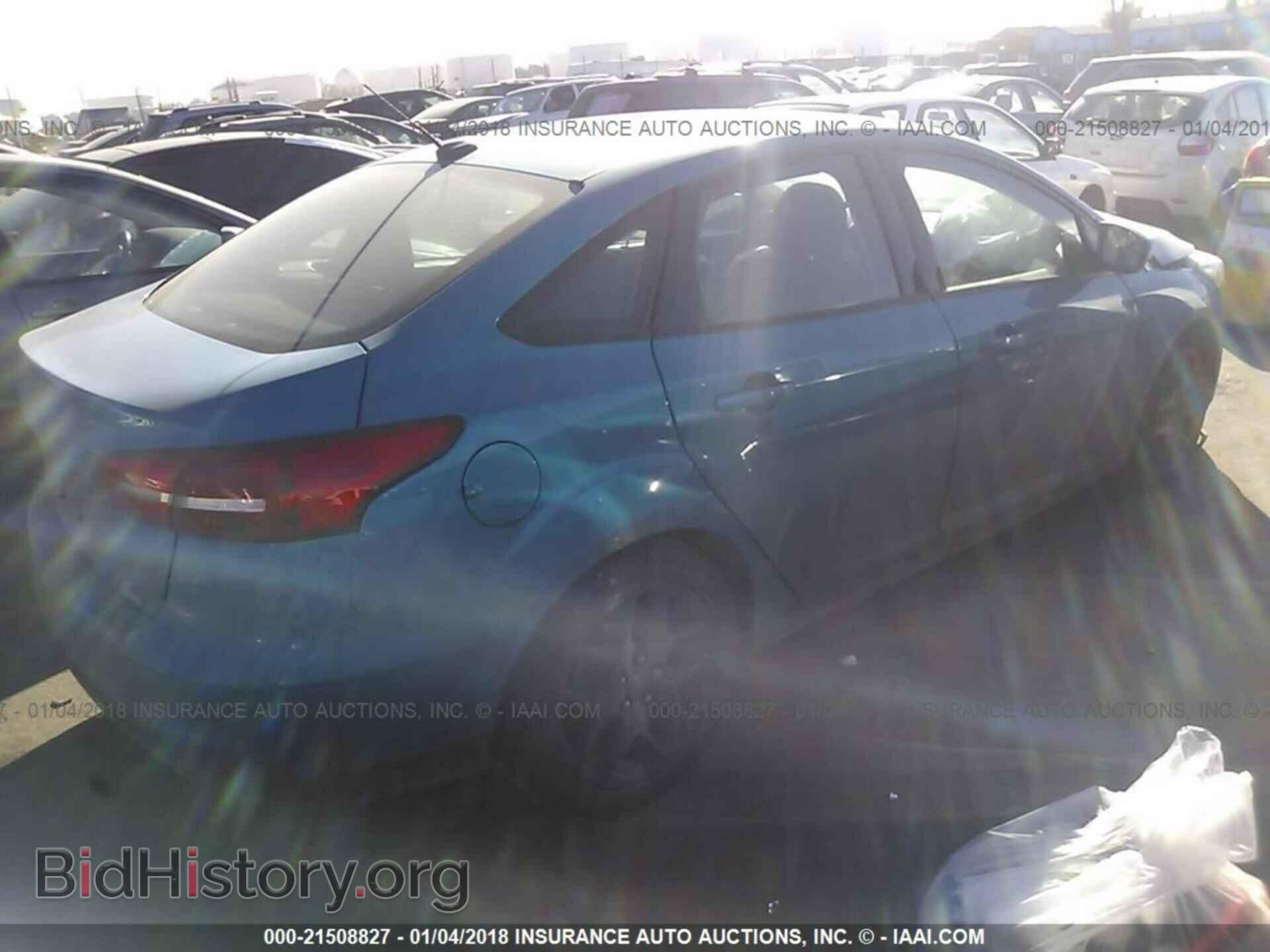 2016 Ford Focus - VIN: 1FADP3FE8GL212581 - Фото 4