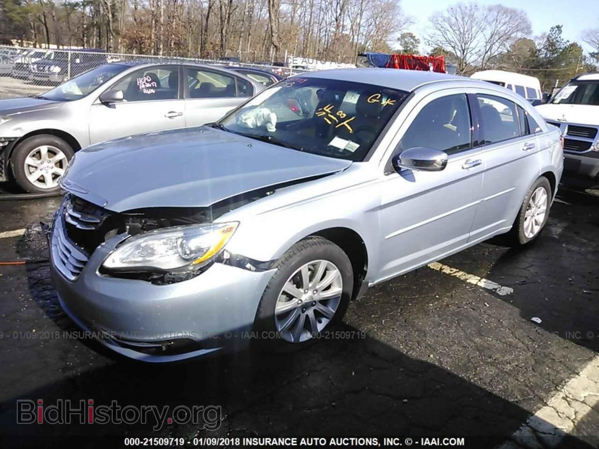 2013 Chrysler 200 - VIN: 1C3CCBCG1DN526014 - Фото 2