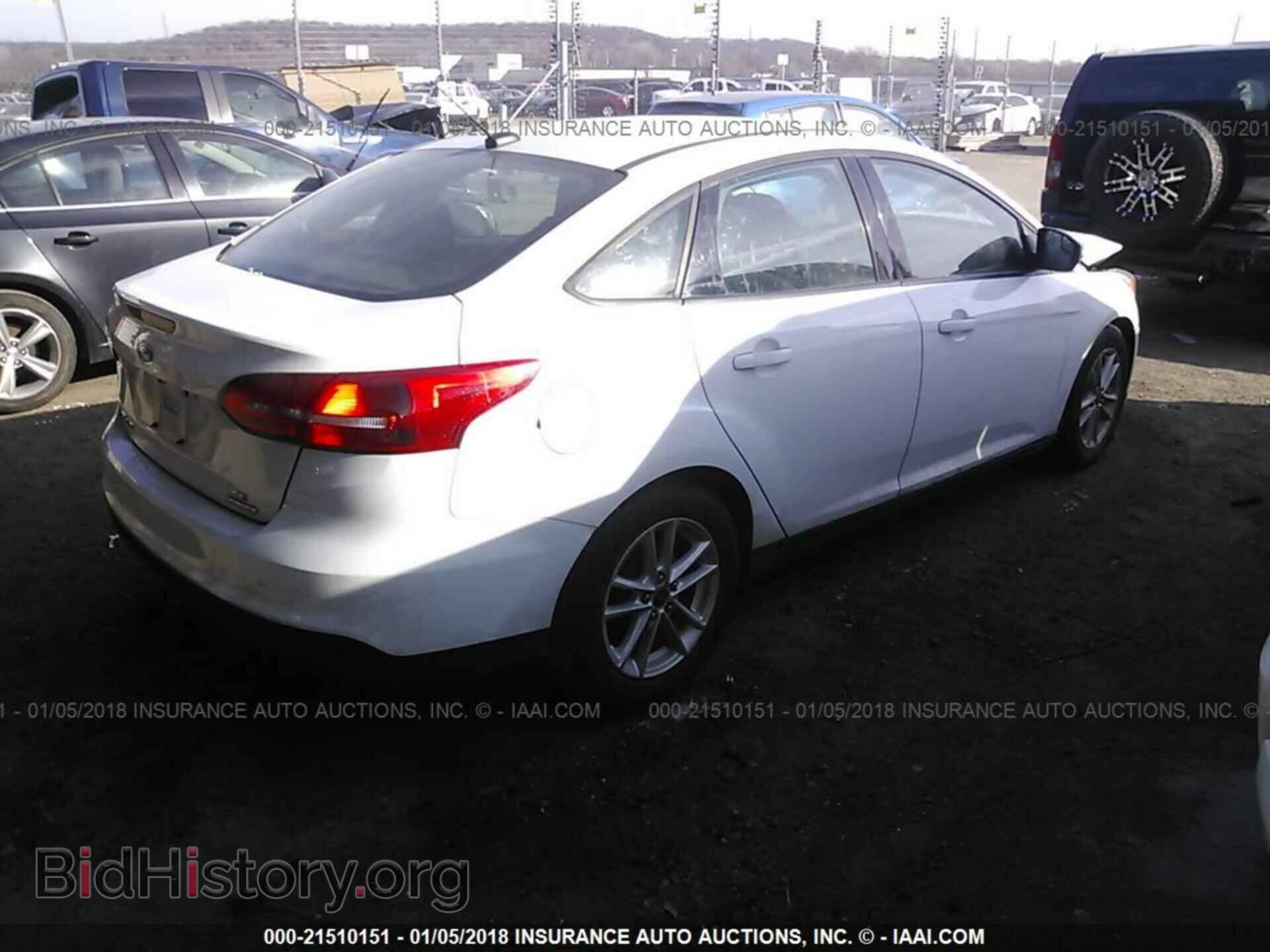 2015 Ford Focus - VIN: 1FADP3F27FL206839 - Photo 4