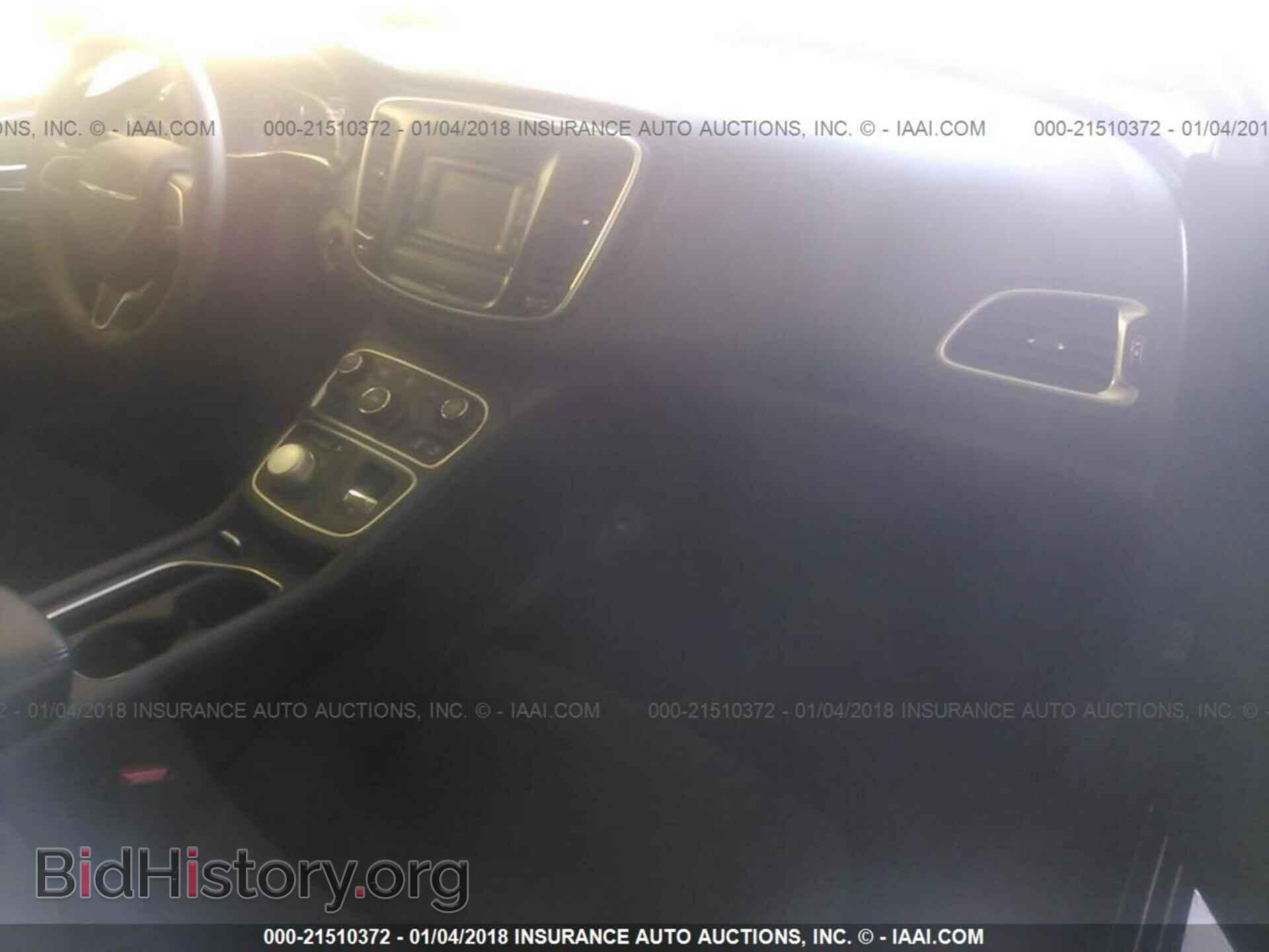 2016 Chrysler 200 - VIN: 1C3CCCAB5GN173018 - Photo 5