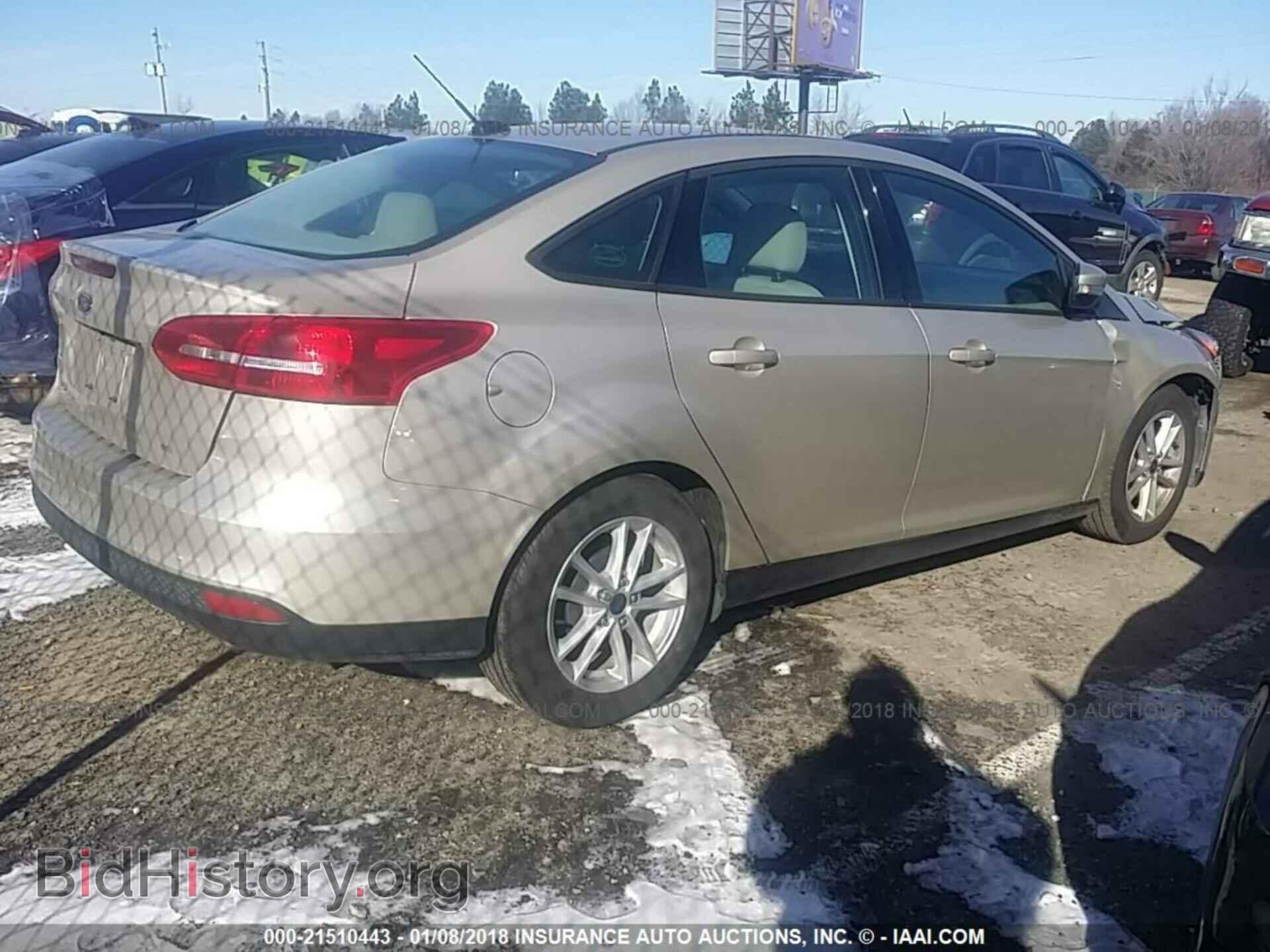 2017 Ford Focus - VIN: 1FADP3F25HL251572 - Photo 4