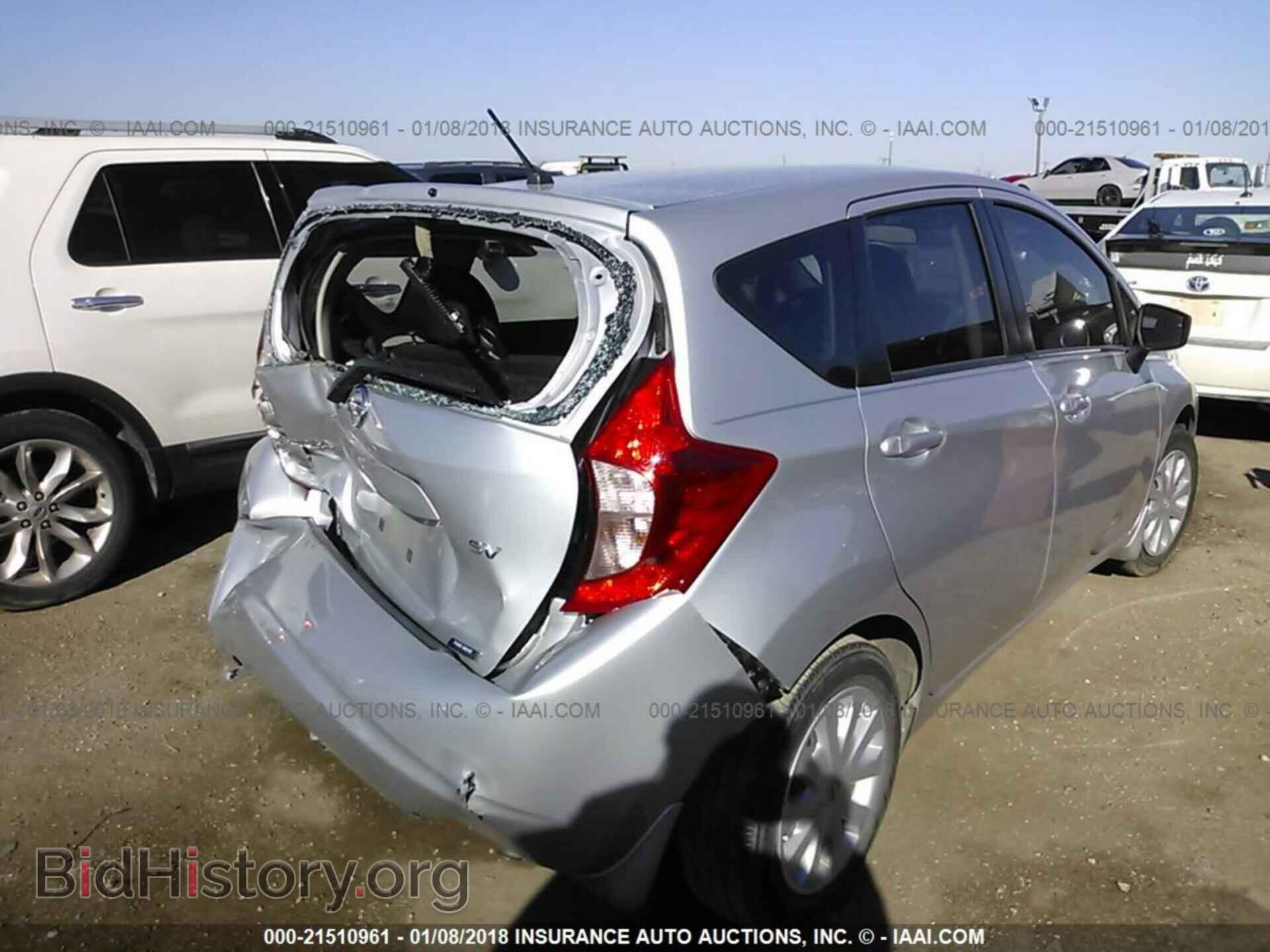 2015 Nissan Versa note - VIN: 3N1CE2CP9FL354584 - Photo 4