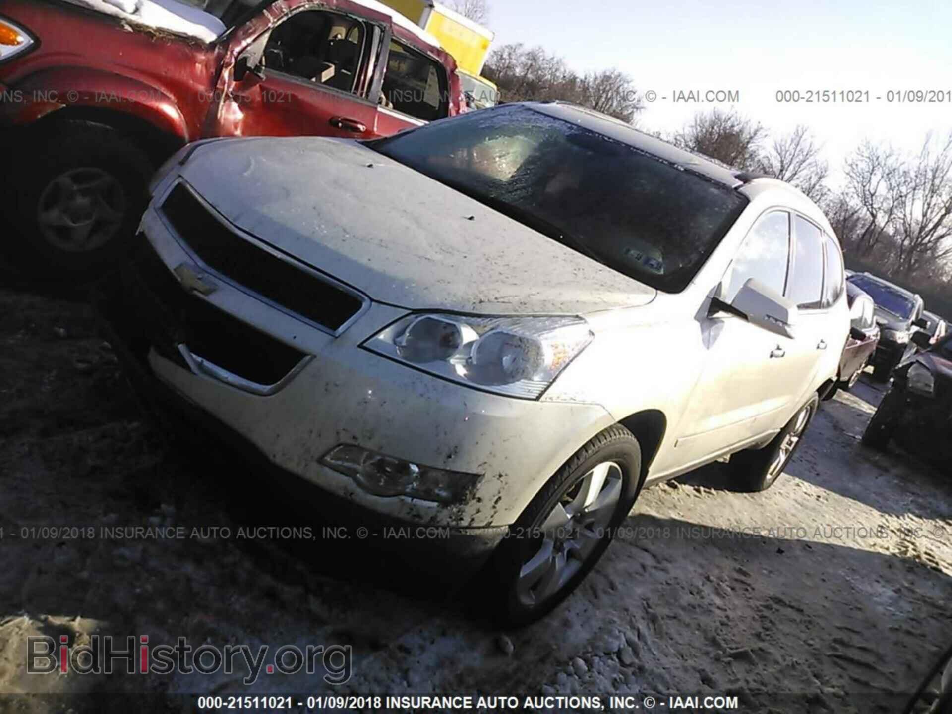 2012 Chevrolet Traverse - VIN: 1GNKVGED5CJ284813 - Фото 2