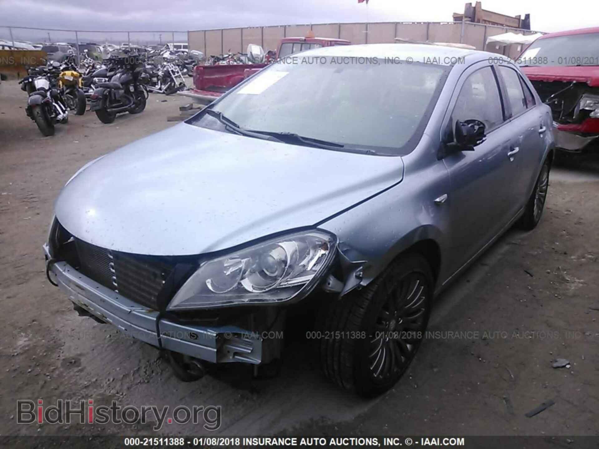 2011 Suzuki Kizashi - VIN: JS2RF9A32B6110976 - Photo 2
