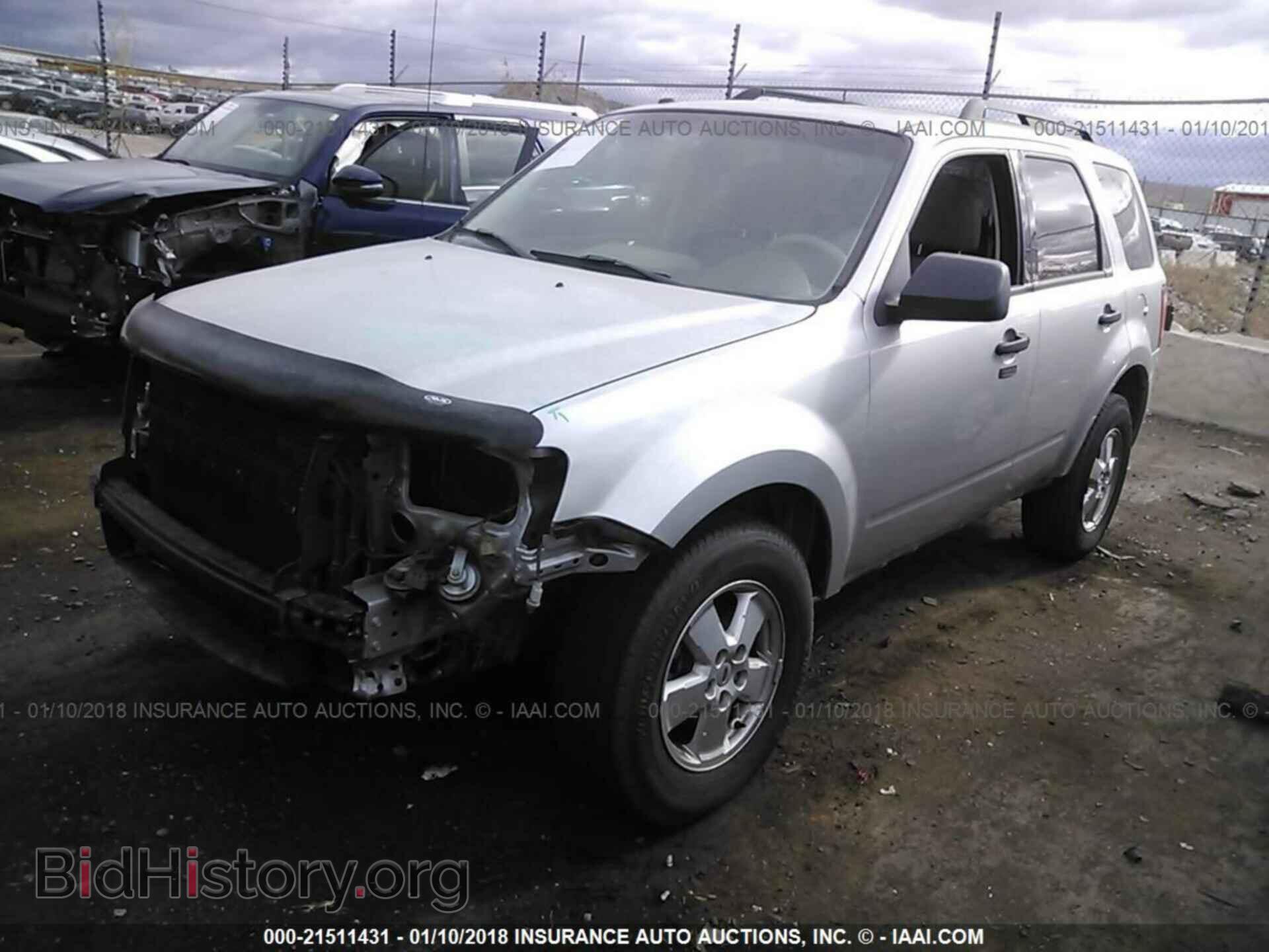 2012 Ford Escape - VIN: 1FMCU0DG3CKA44250 - Photo 2
