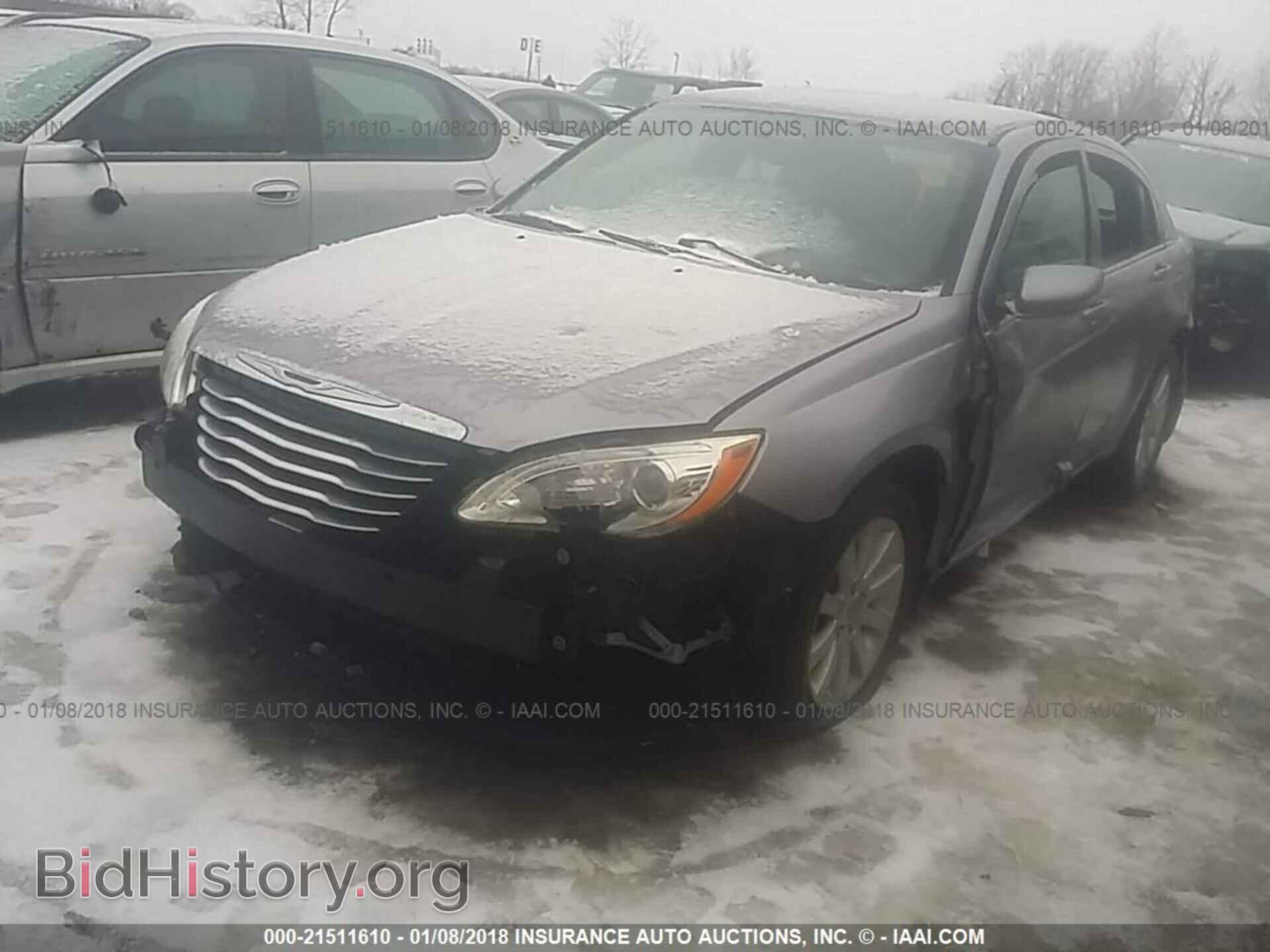 2013 Chrysler 200 - VIN: 1C3CCBBB3DN545573 - Фото 2
