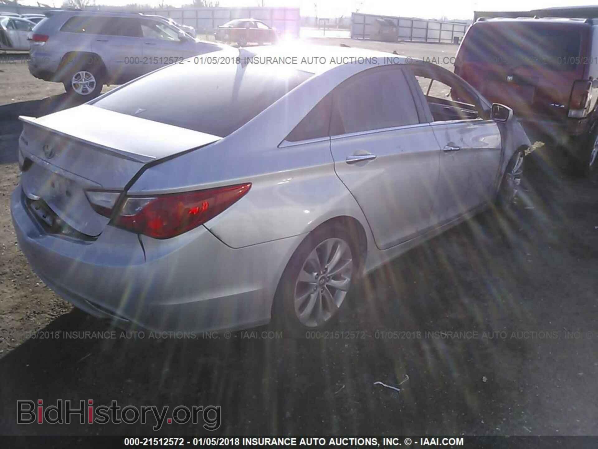 2012 Hyundai Sonata - VIN: 5NPEC4AC8CH468871 - Photo 4