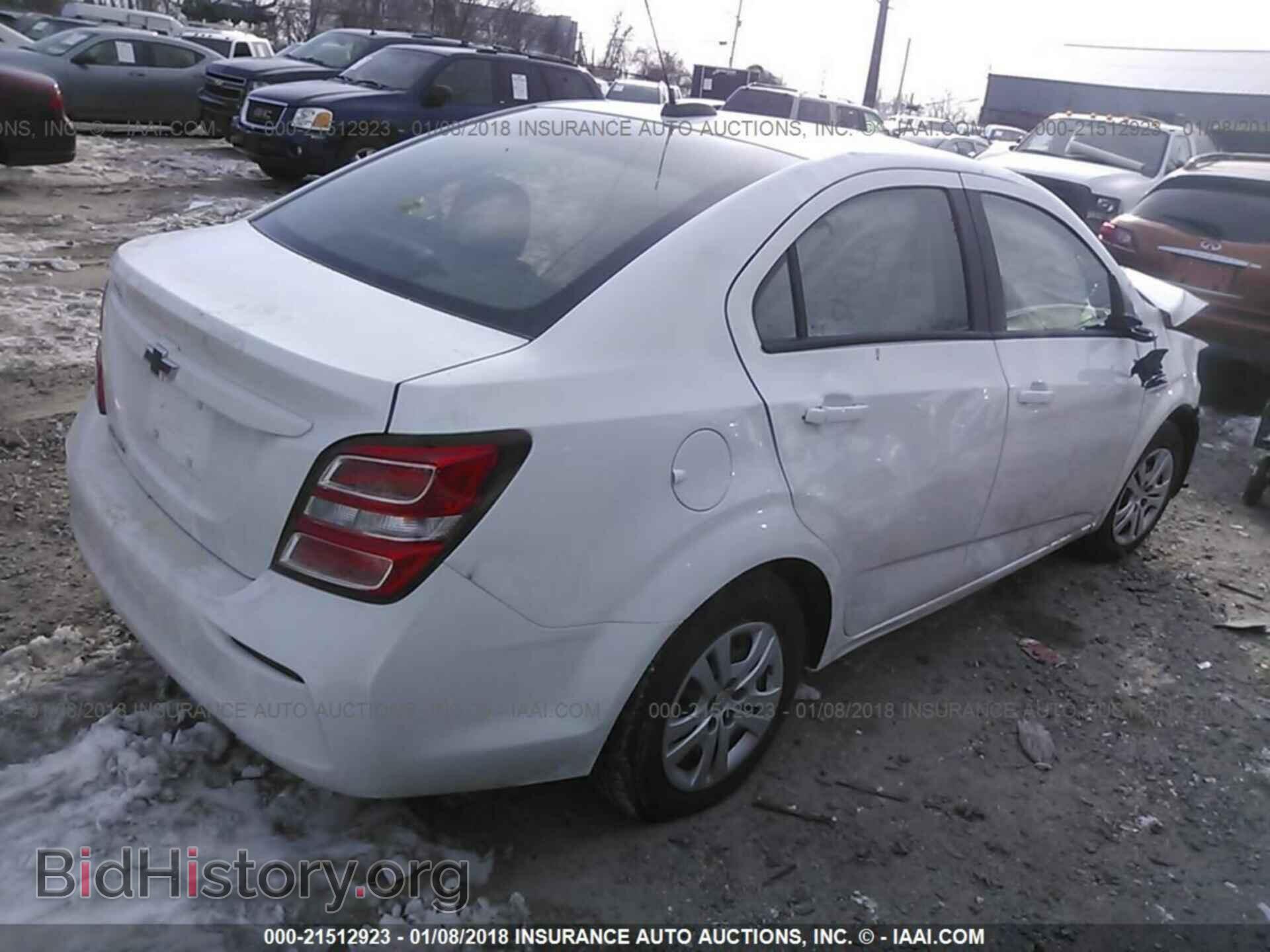 2017 Chevrolet Sonic - VIN: 1G1JB5SG1H4150914 - Фото 4