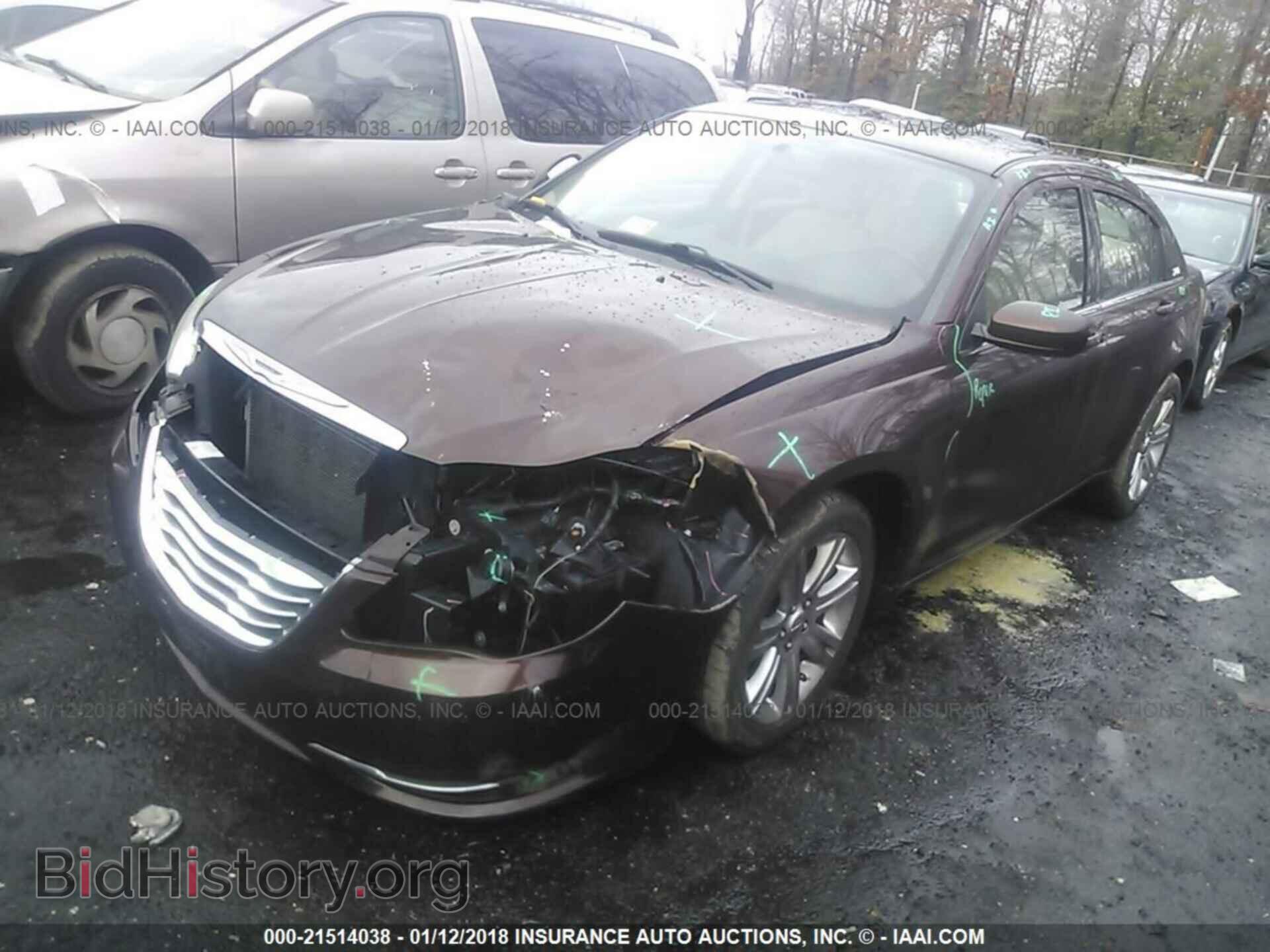 2013 Chrysler 200 - VIN: 1C3CCBBB5DN615025 - Фото 2