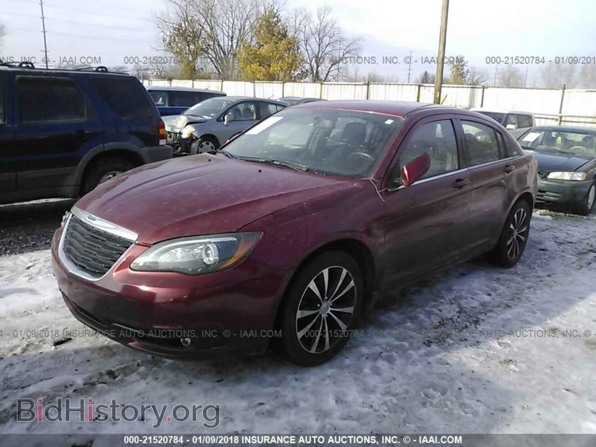 2014 Chrysler 200 - VIN: 1C3CCBBBXEN185025 - Фото 2