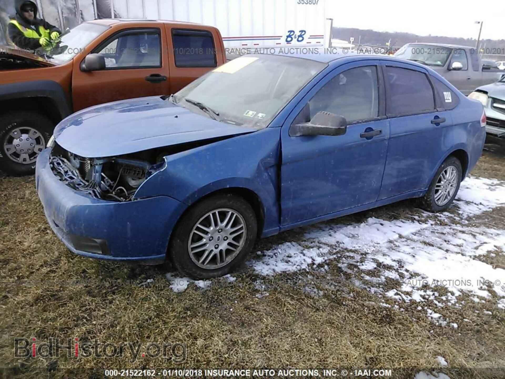 2011 Ford Focus - VIN: 1FAHP3FN8BW157784 - Фото 2