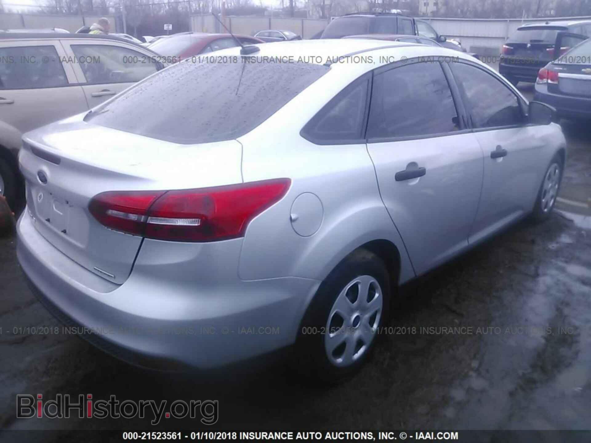 2015 Ford Focus - VIN: 1FADP3E25FL339942 - Photo 4