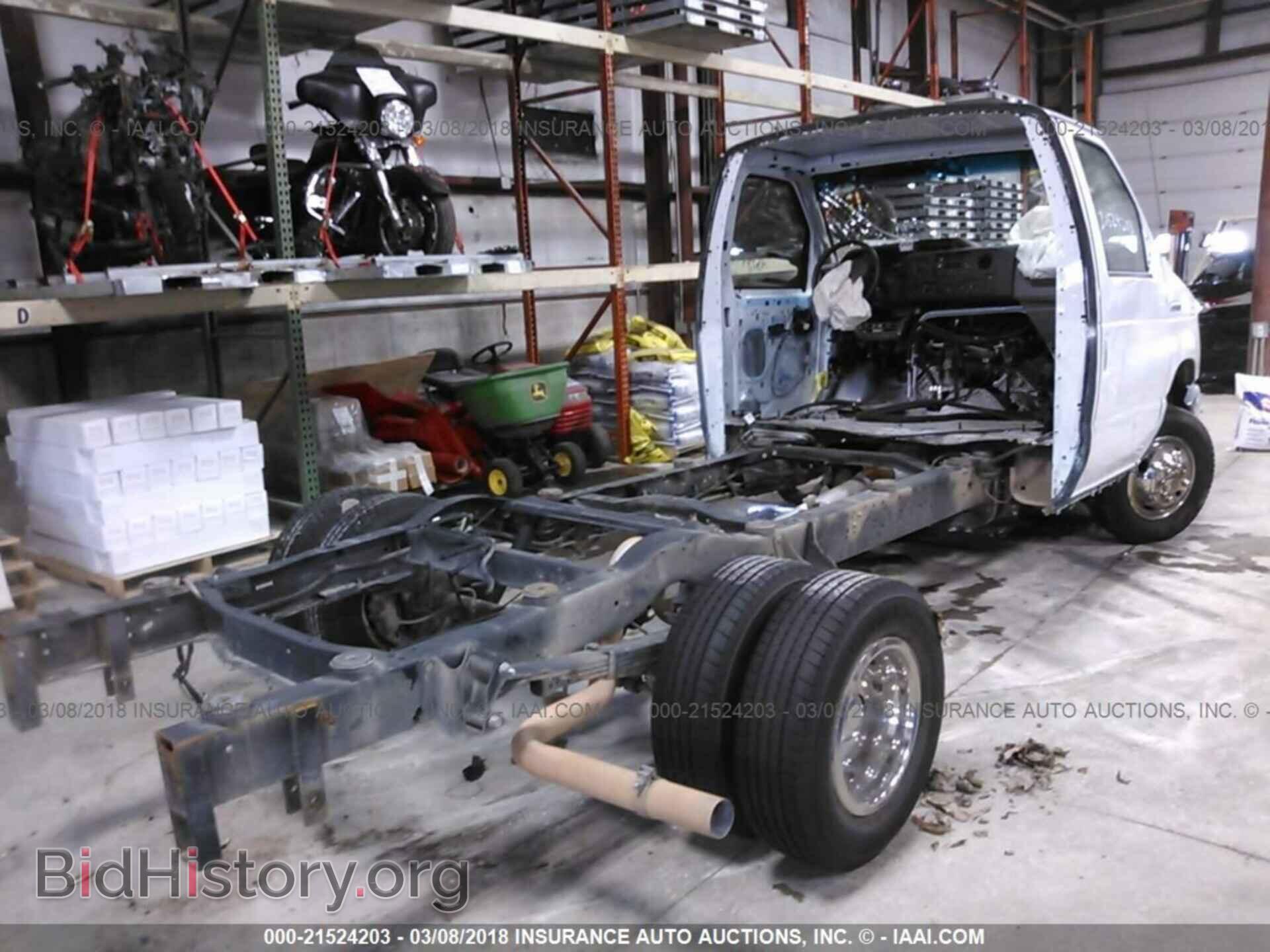 2017 Ford Econoline - VIN: 1FDWE3FS0HDC25542 - Photo 4