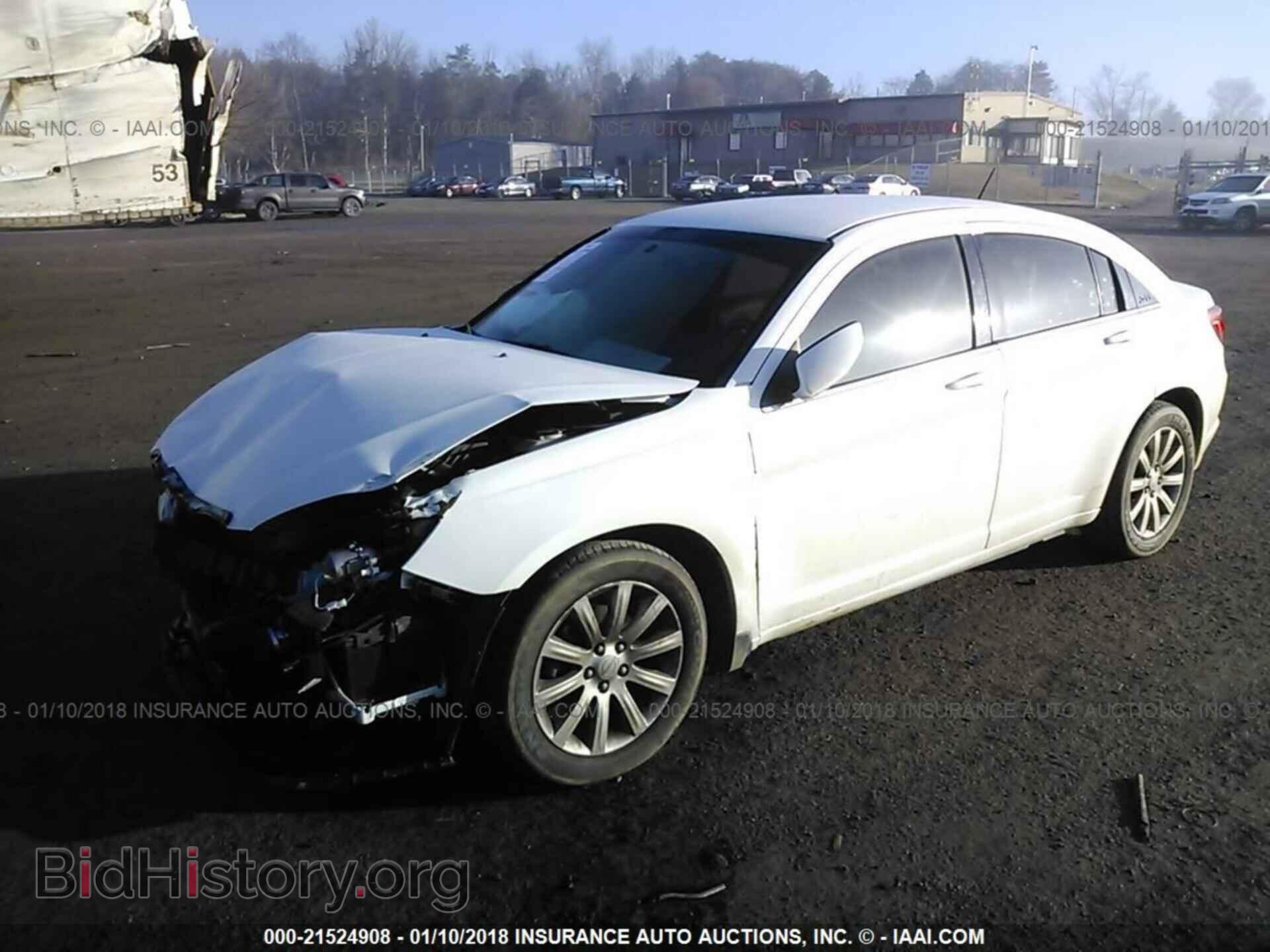 2014 Chrysler 200 - VIN: 1C3CCBBB8EN183922 - Фото 2