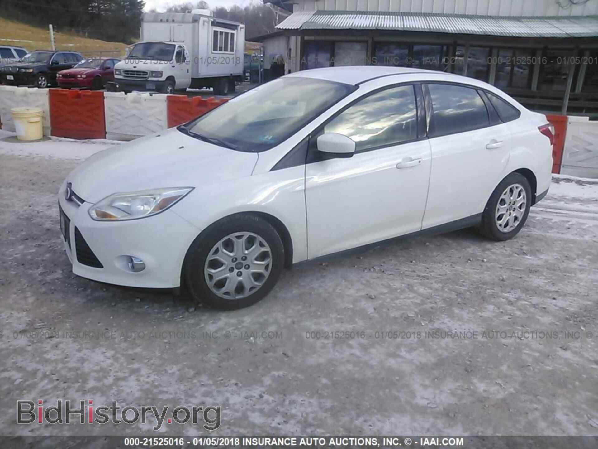 2012 Ford Focus - VIN: 1FAHP3F20CL186687 - Photo 2