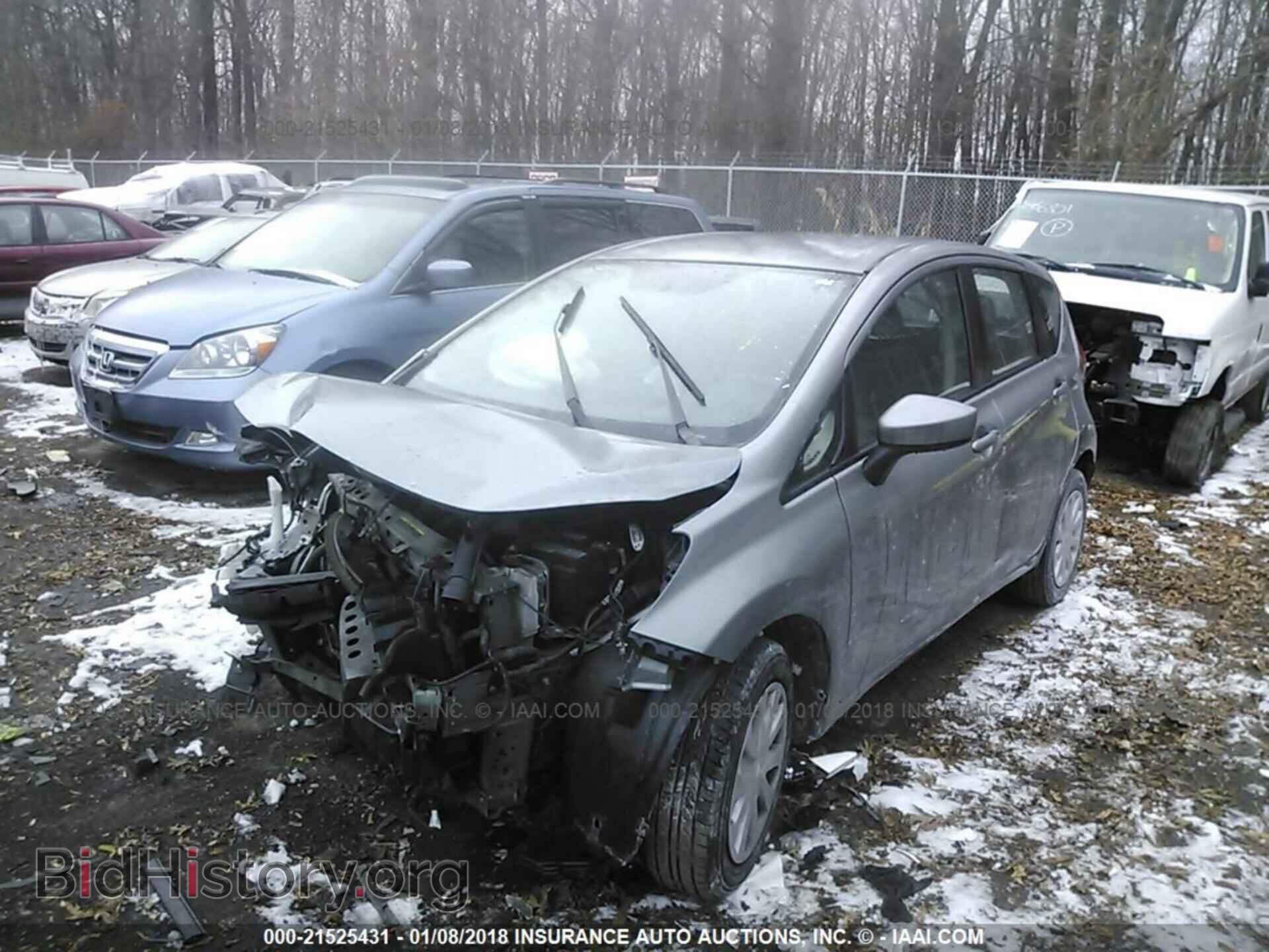 2015 Nissan Versa note - VIN: 3N1CE2CP6FL369799 - Фото 2