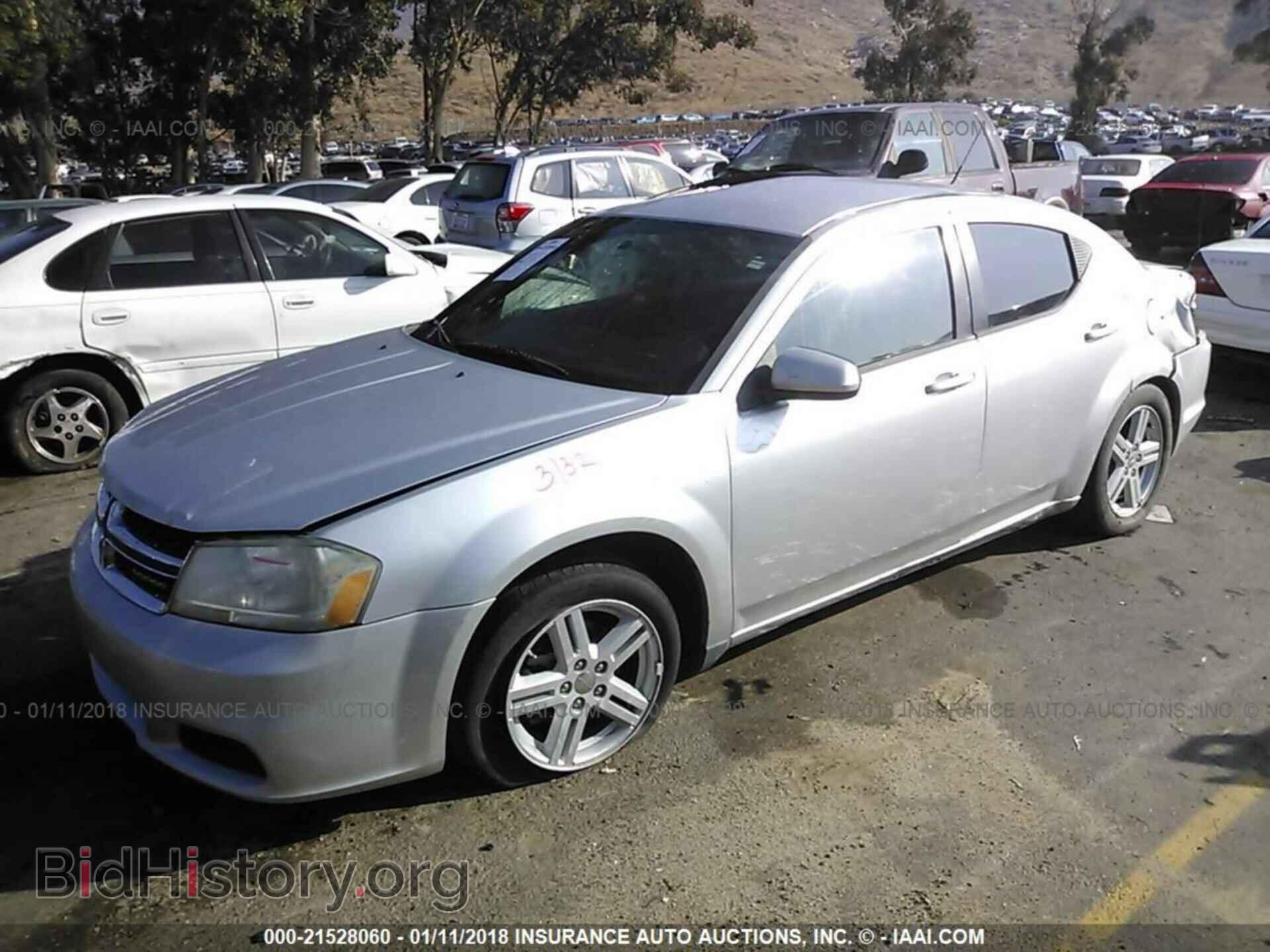 2011 Dodge Avenger - VIN: 1B3BD1FB1BN526494 - Фото 2