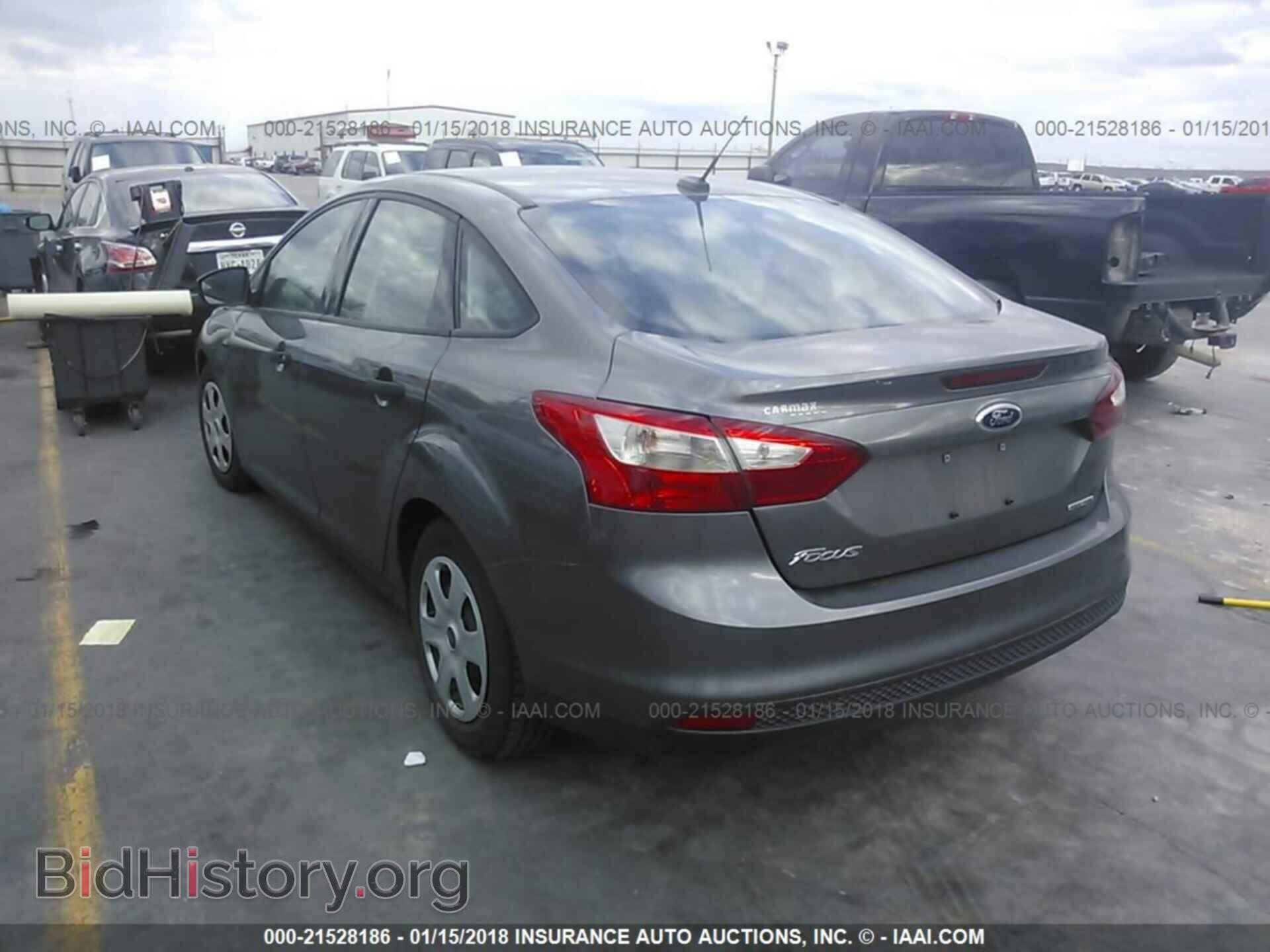 2013 Ford Focus - VIN: 1FADP3E20DL142772 - Photo 3