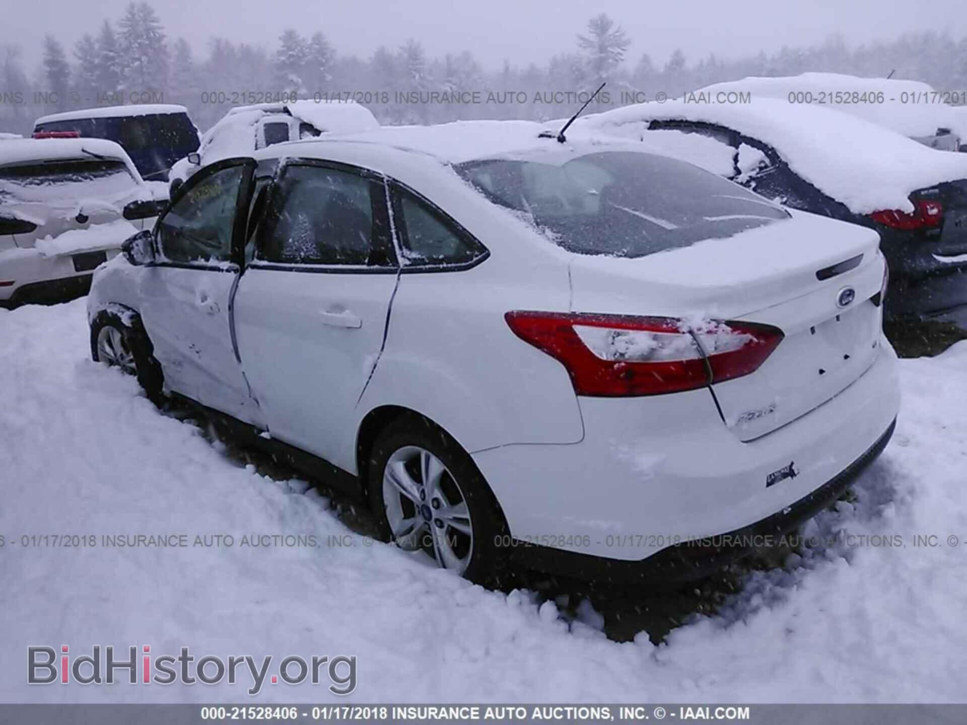 2014 Ford Focus - VIN: 1FADP3F23EL242977 - Photo 3