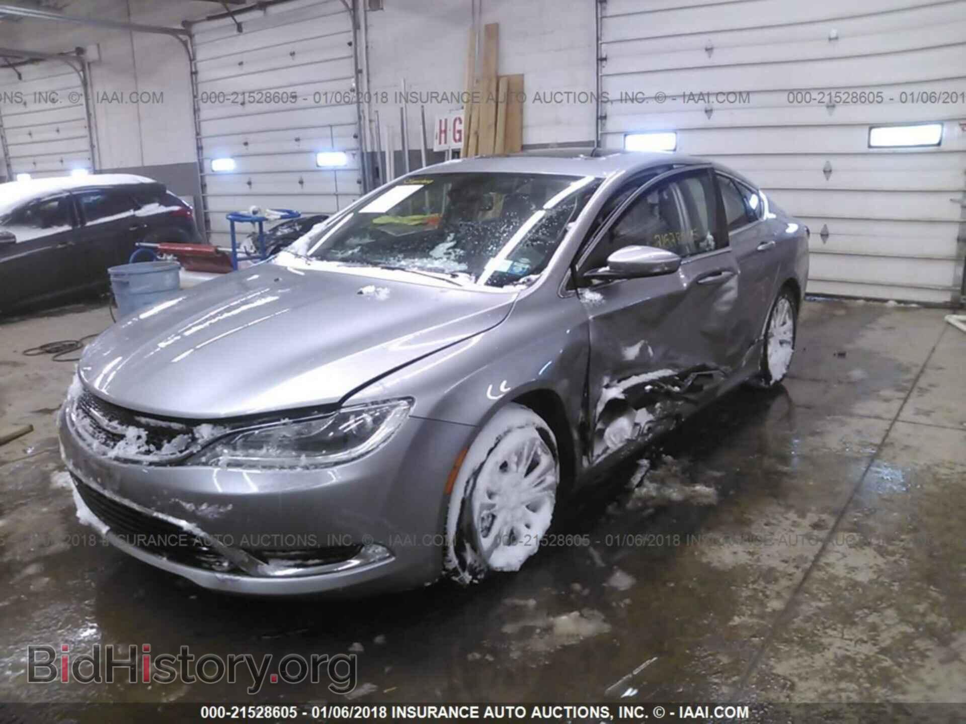 2015 Chrysler 200 - VIN: 1C3CCCABXFN701005 - Photo 2