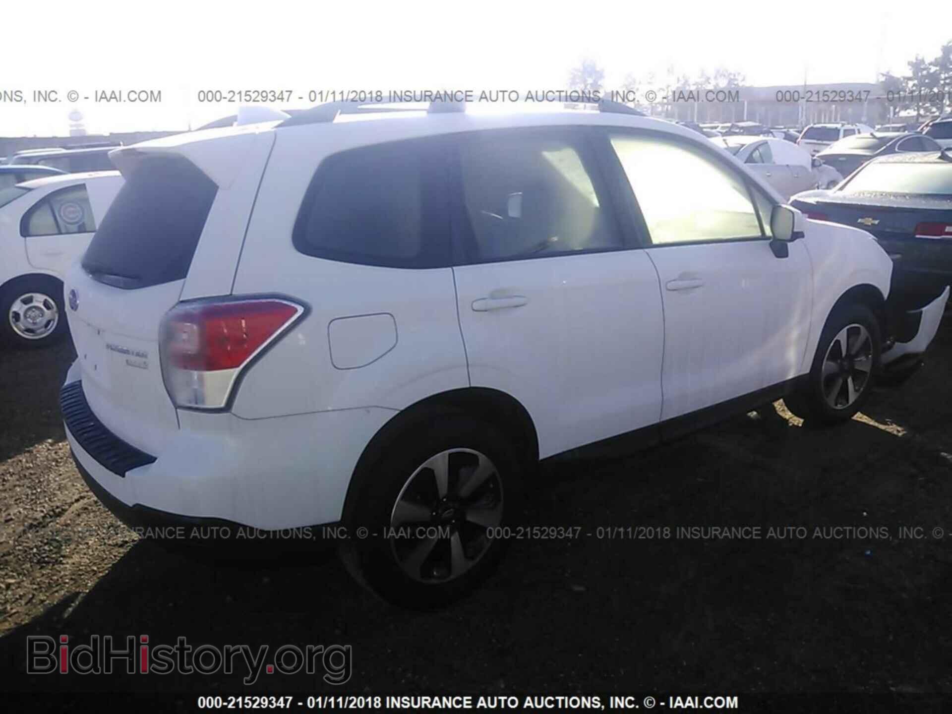 2017 Subaru Forester - VIN: JF2SJAGC8HH812205 - Photo 4