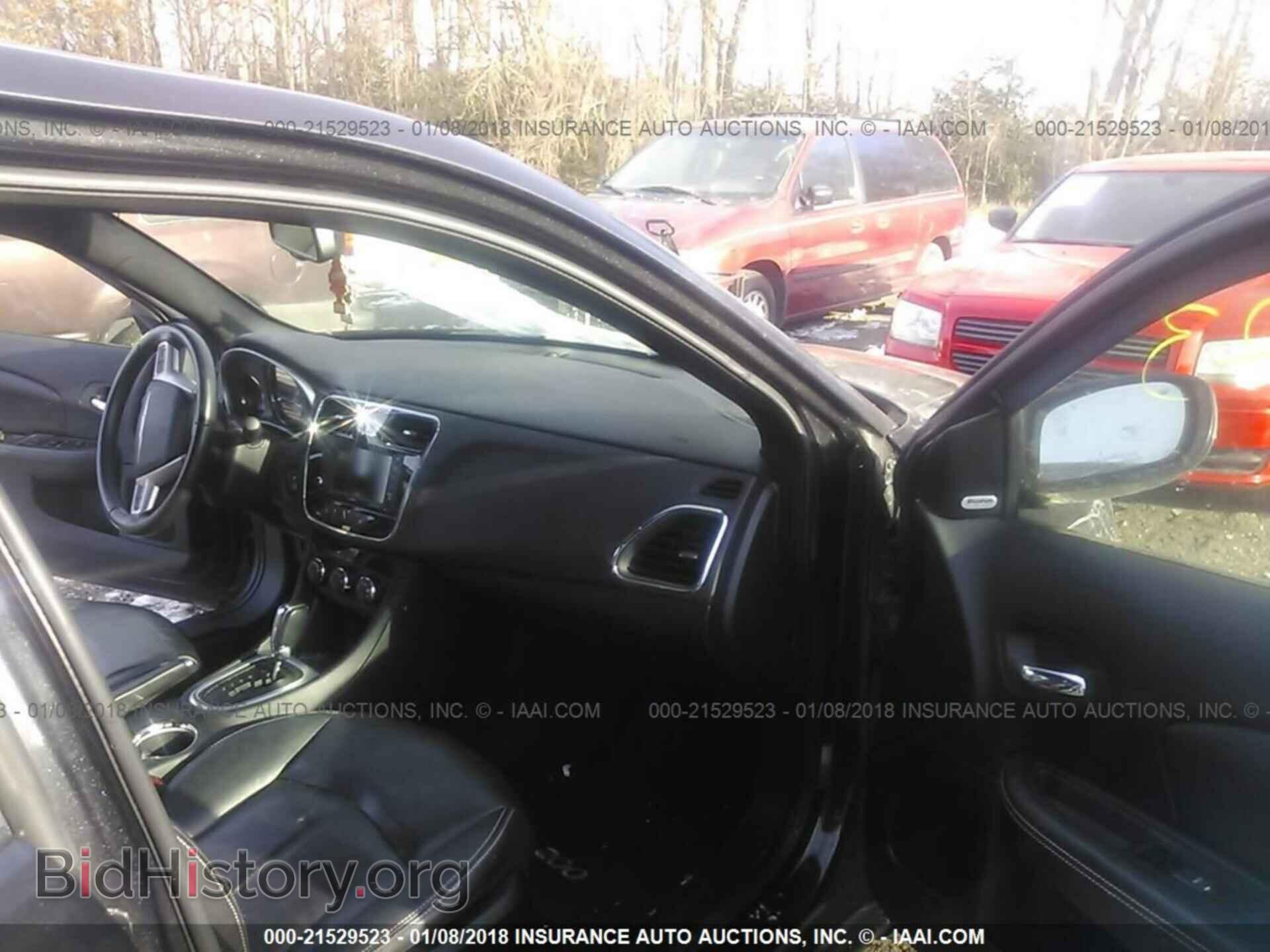 2011 Chrysler 200 - VIN: 1C3BC2FG1BN520105 - Photo 5