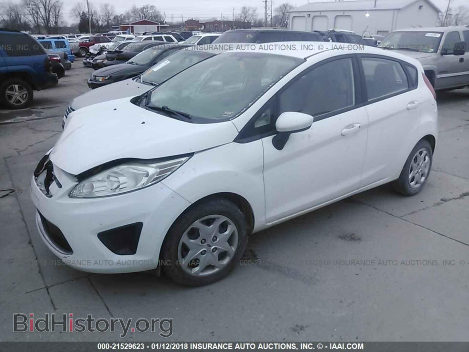 2011 Ford Fiesta - VIN: 3FADP4EJ2BM131698 - Photo 2