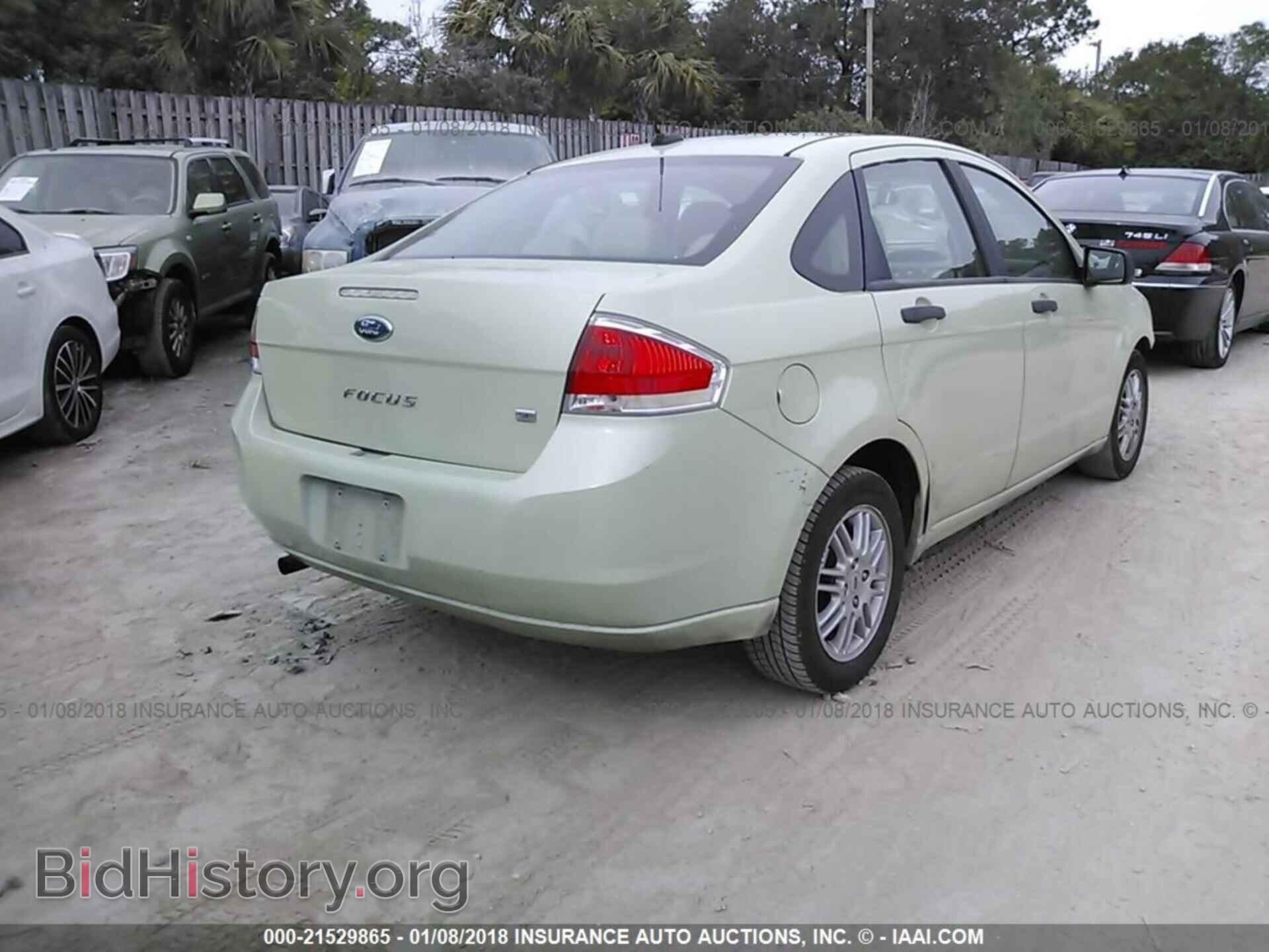 2011 Ford Focus - VIN: 1FAHP3FN4BW174792 - Photo 4
