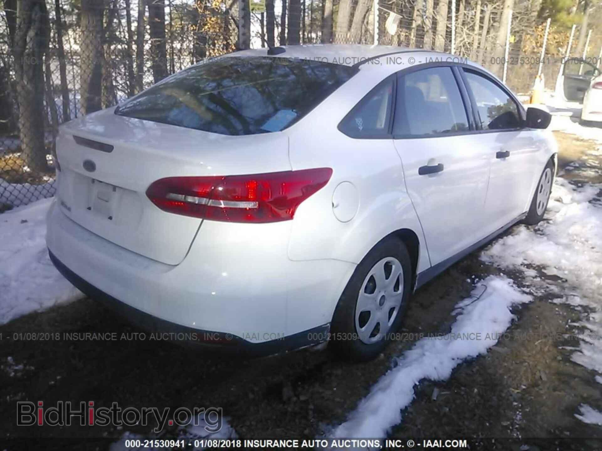 2015 Ford Focus - VIN: 1FADP3E28FL363927 - Photo 4