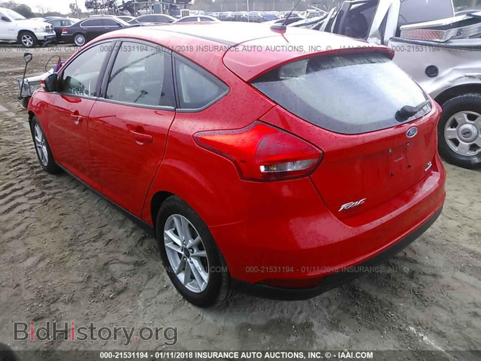 2016 Ford Focus - VIN: 1FADP3K22GL235138 - Photo 3