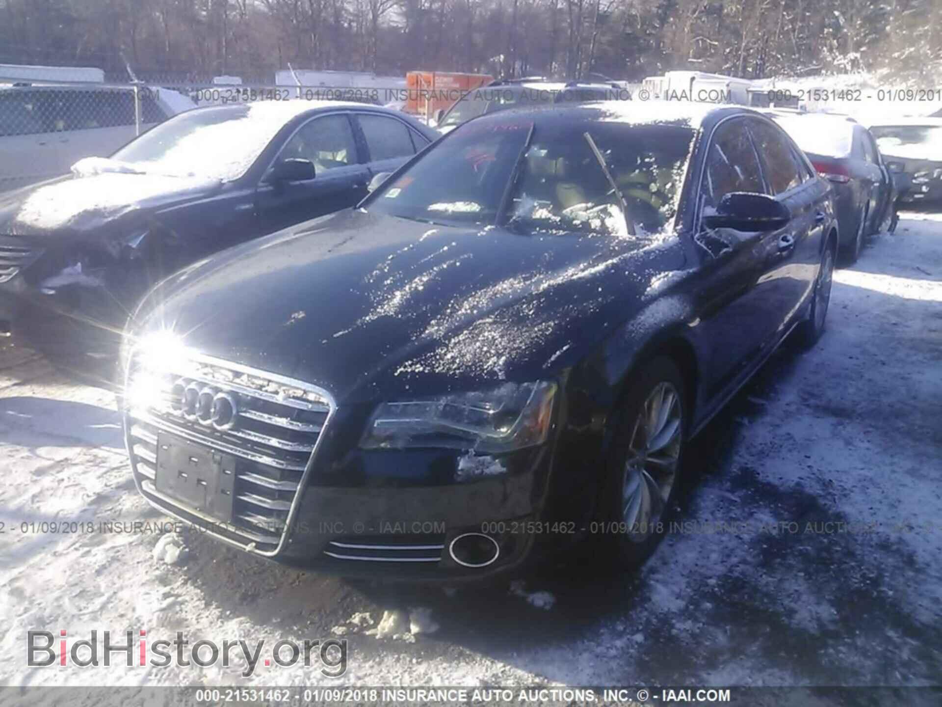 2011 Audi A8 - VIN: WAUAVAFD1BN009752 - Photo 2