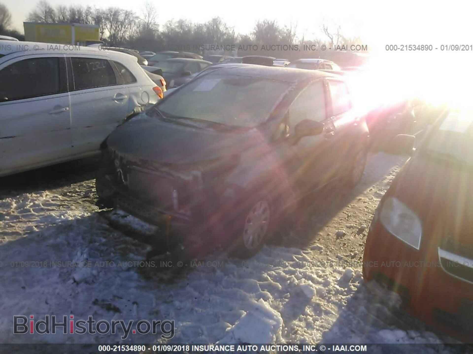 2016 Nissan Versa note - VIN: 3N1CE2CP3GL403750 - Photo 2