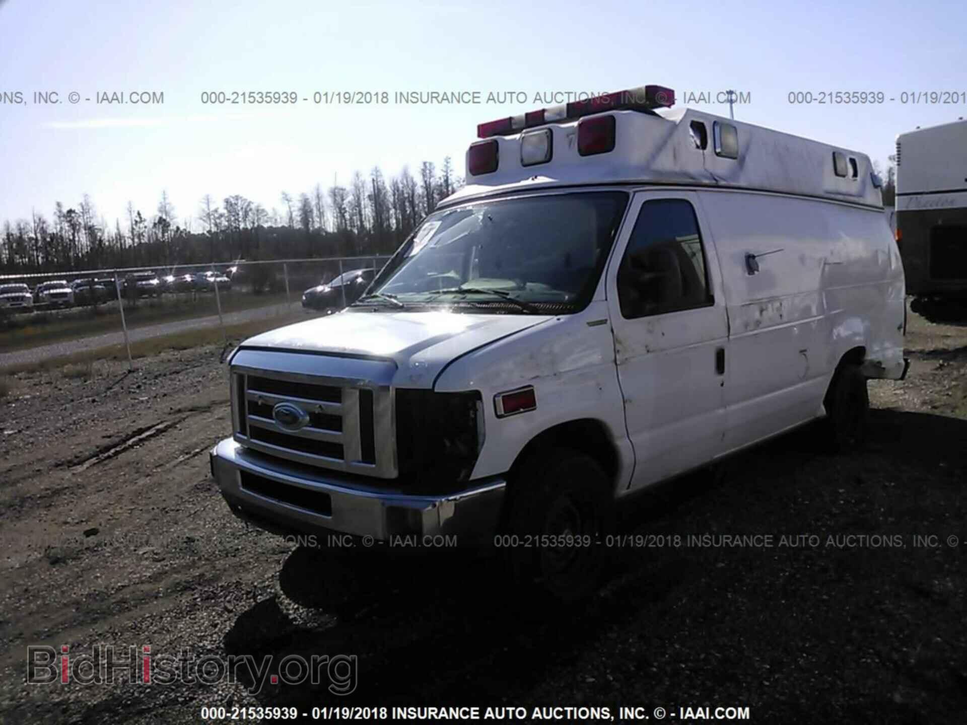 2011 Ford Econoline - VIN: 1FDSS3ES0BDA42481 - Фото 2
