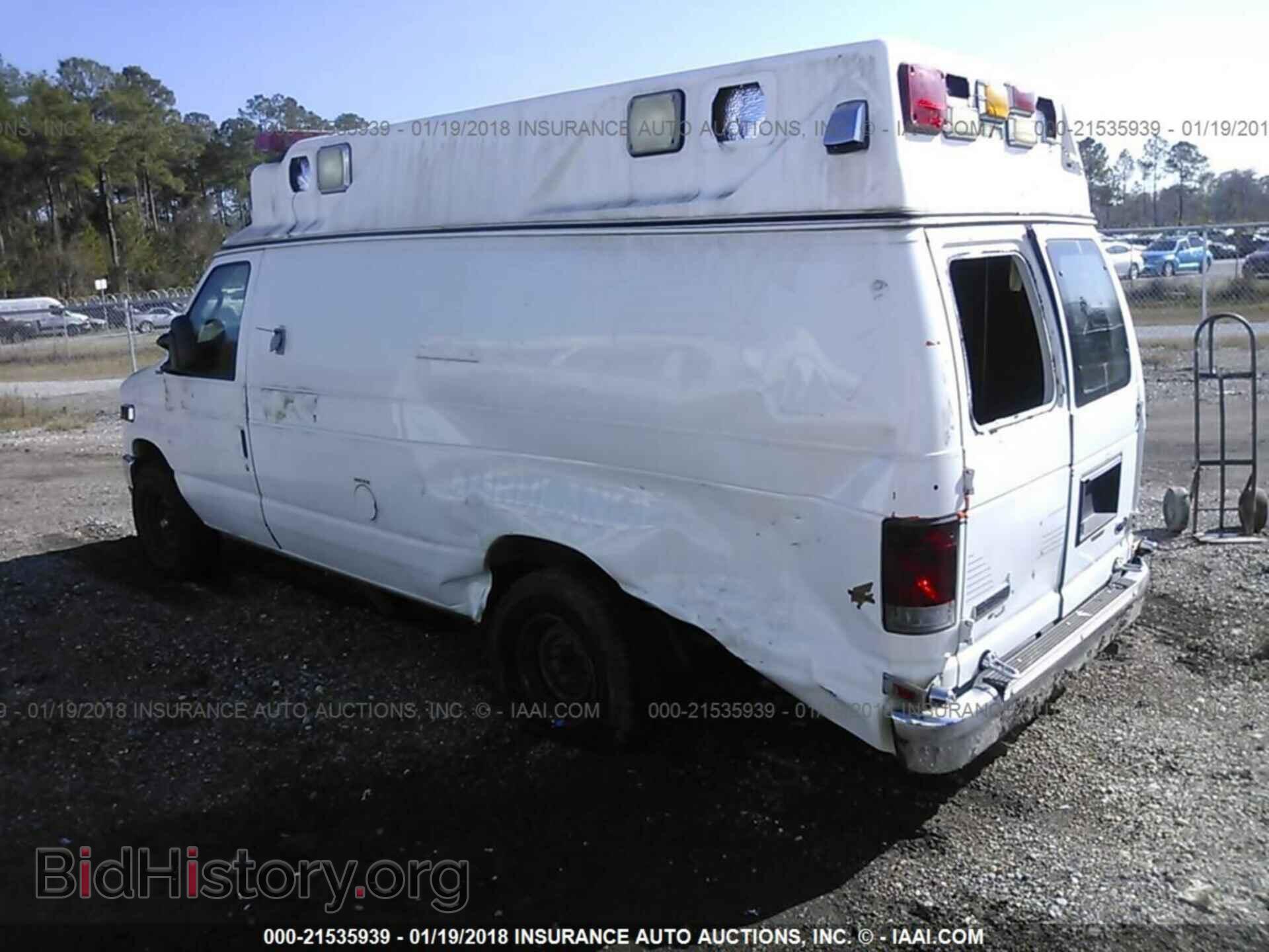 2011 Ford Econoline - VIN: 1FDSS3ES0BDA42481 - Фото 3