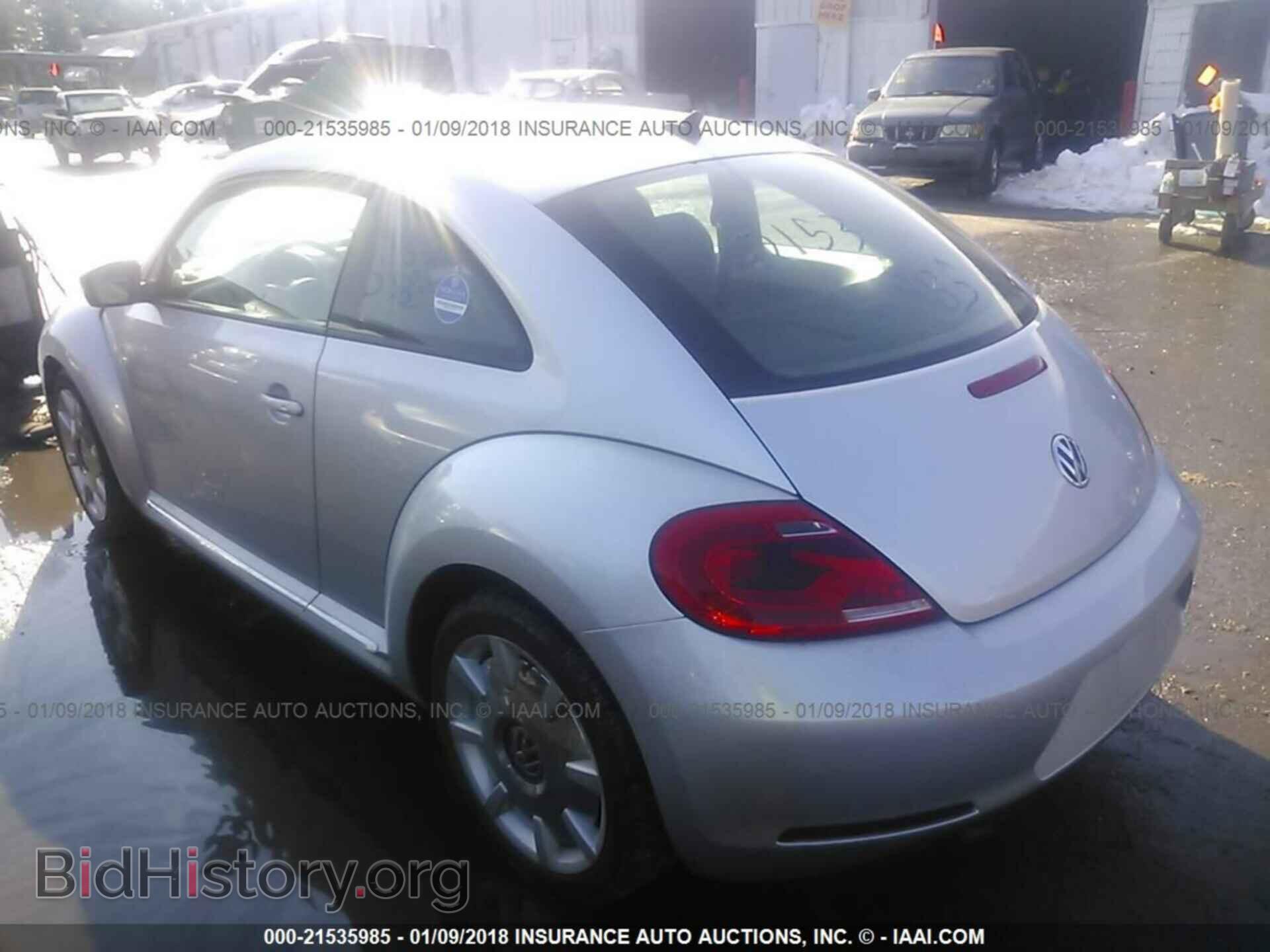 2012 Volkswagen Beetle - VIN: 3VWJP7AT3CM603749 - Фото 3