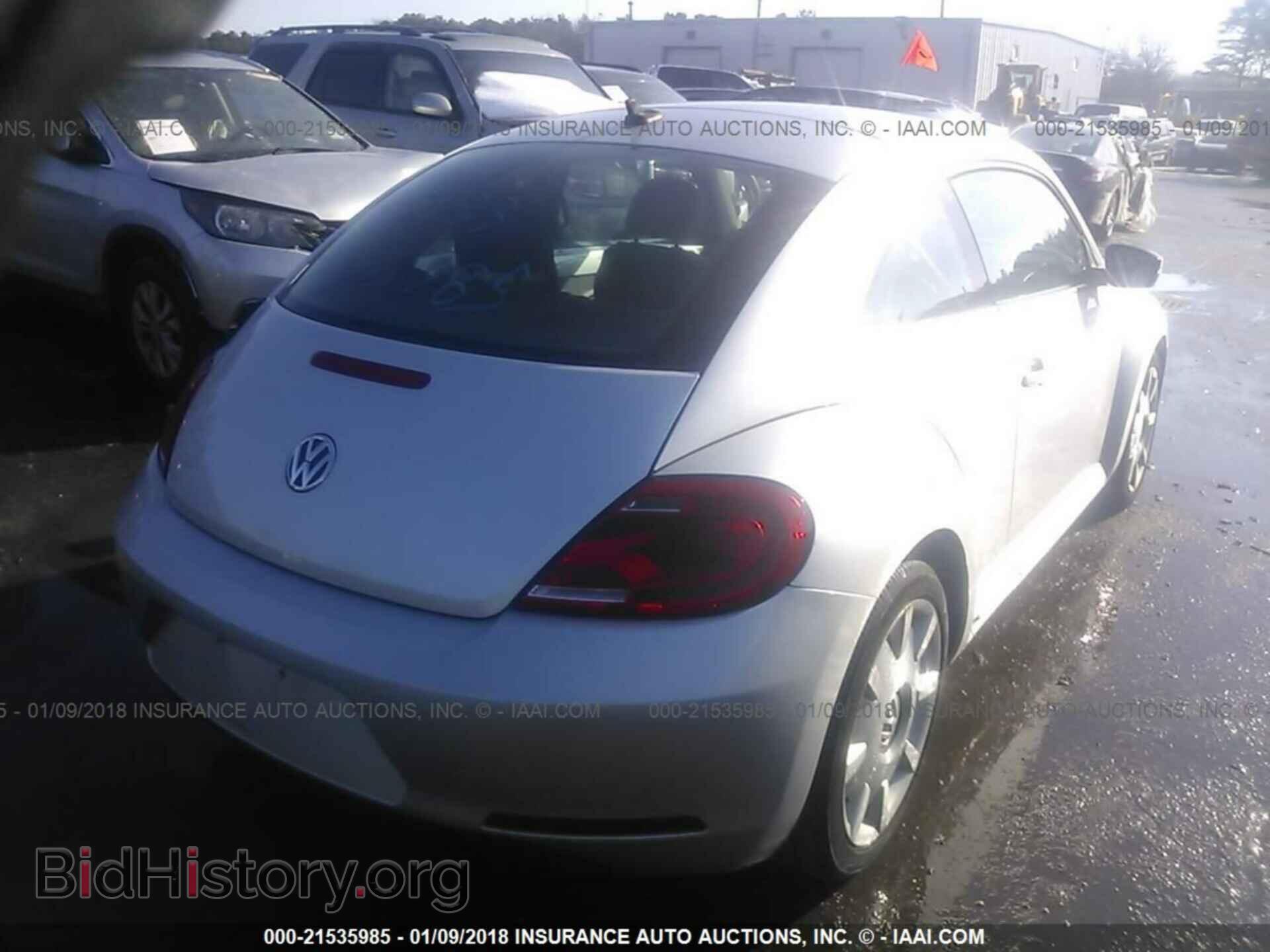 2012 Volkswagen Beetle - VIN: 3VWJP7AT3CM603749 - Фото 4