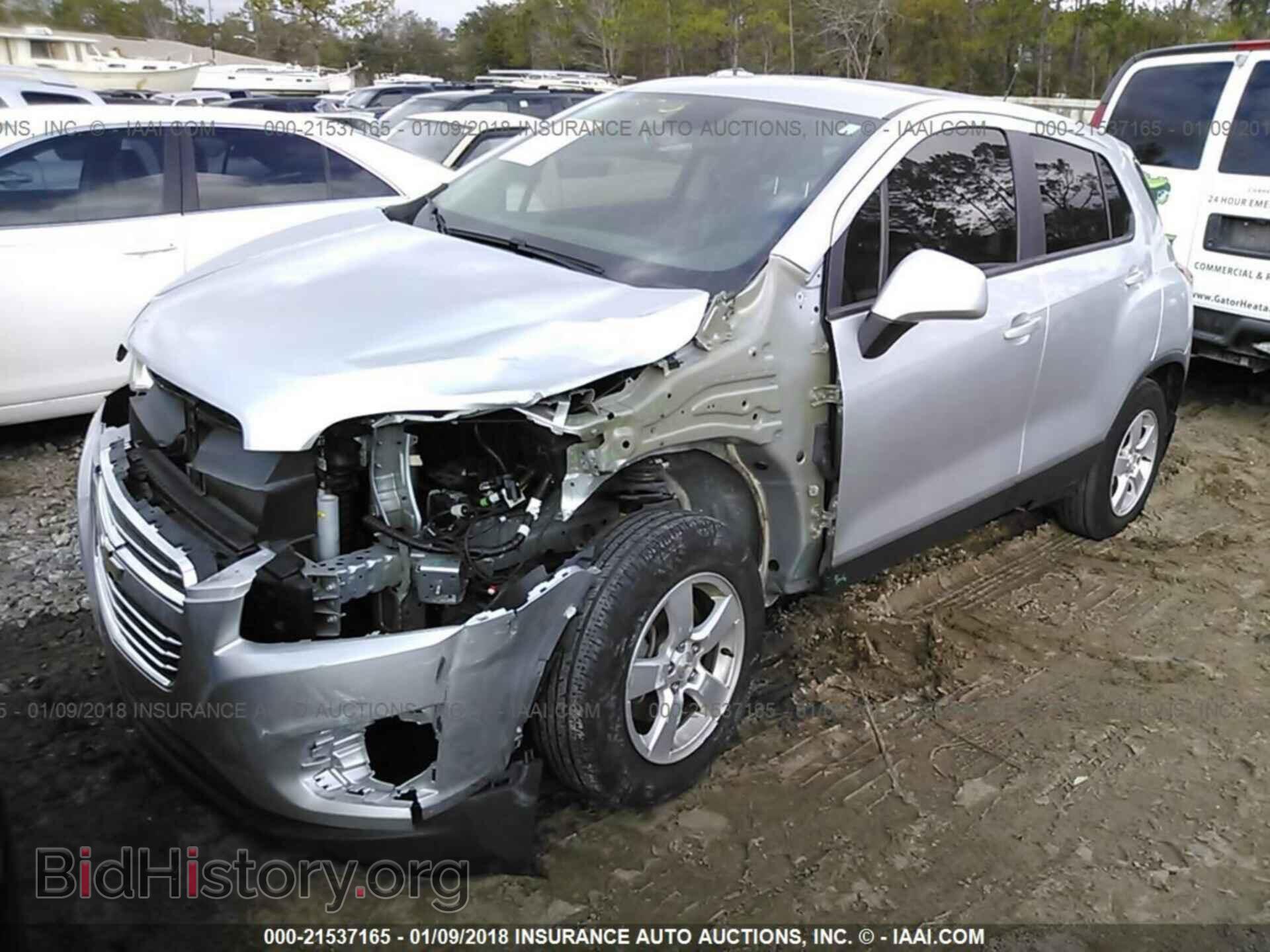 2015 Chevrolet Trax - VIN: 3GNCJPSB1FL204360 - Фото 2