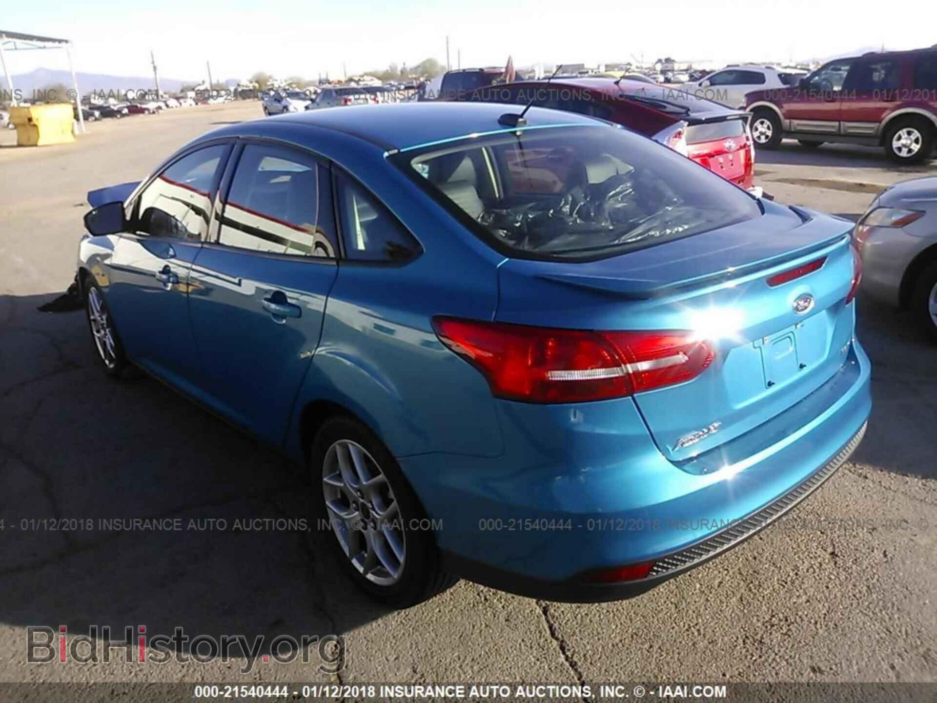 2015 Ford Focus - VIN: 1FADP3F20FL327504 - Photo 3