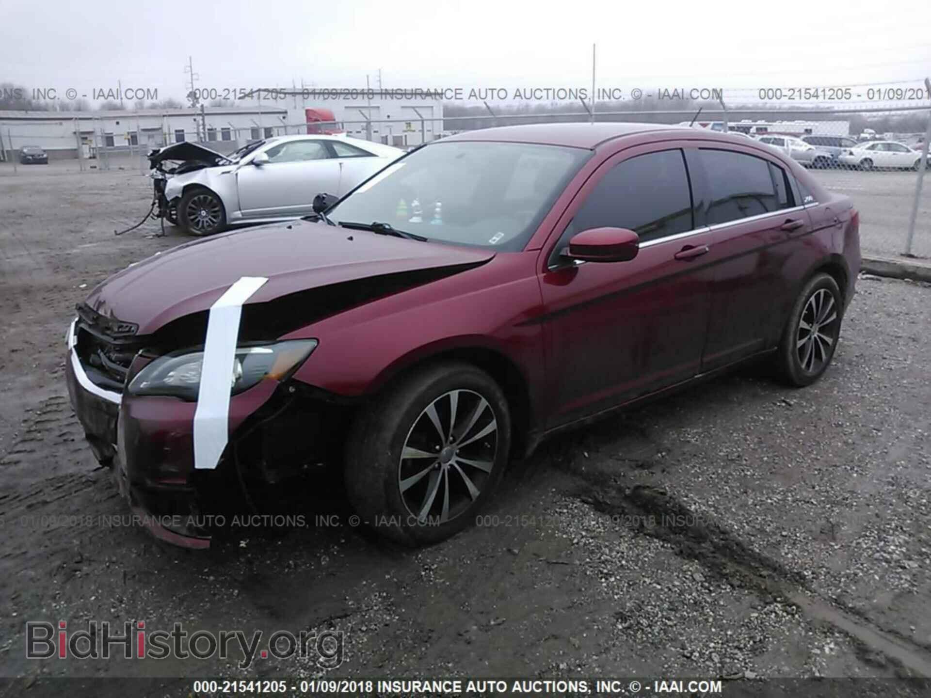 2013 Chrysler 200 - VIN: 1C3CCBBB6DN514253 - Фото 2