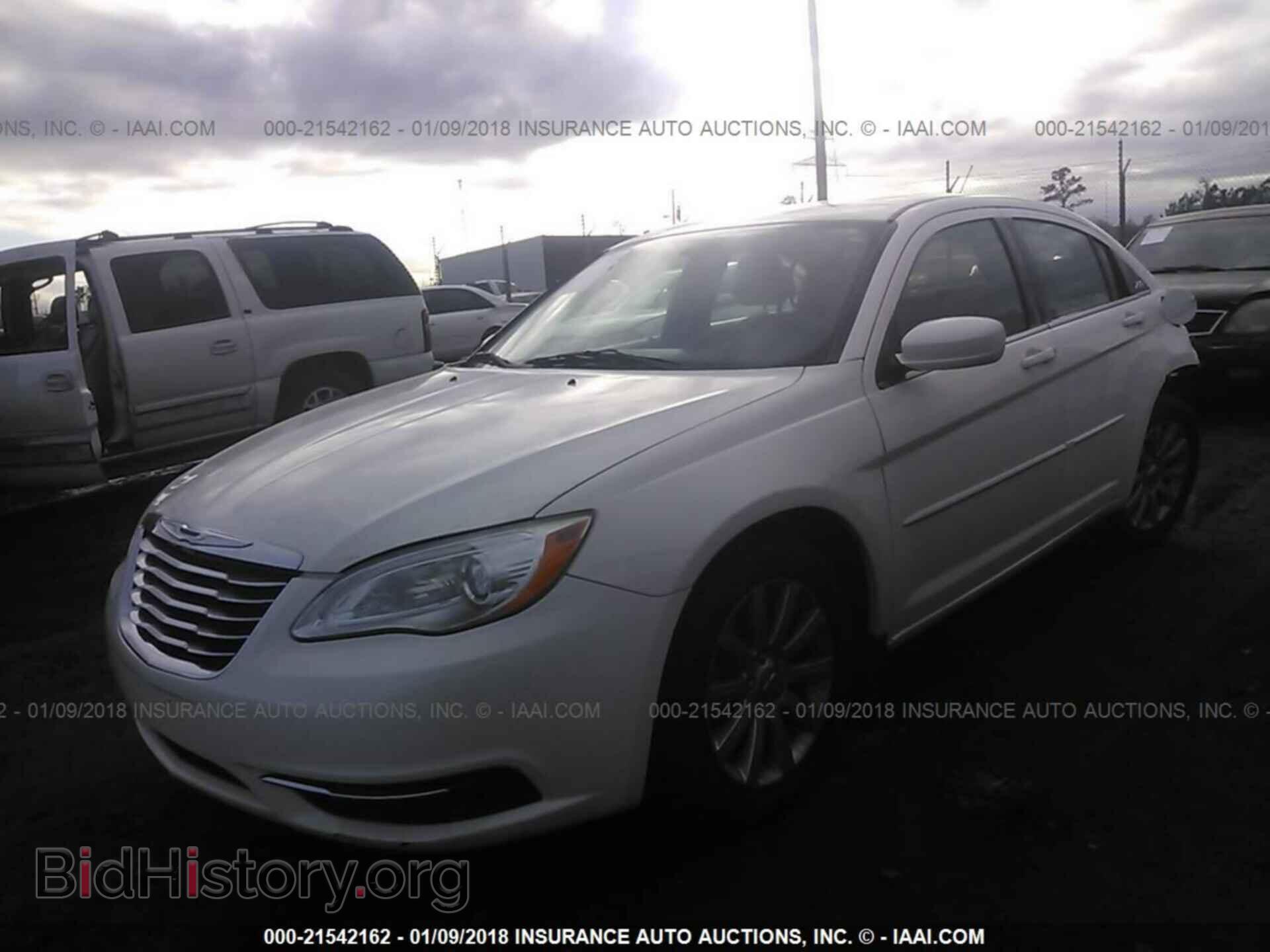 2011 Chrysler 200 - VIN: 1C3BC1FGXBN515625 - Photo 2