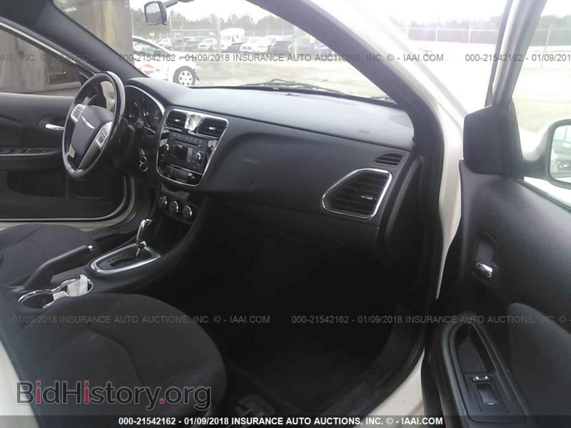 2011 Chrysler 200 - VIN: 1C3BC1FGXBN515625 - Photo 5
