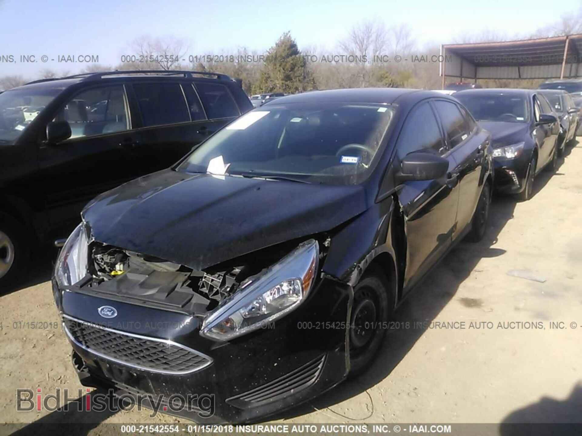 2017 Ford Focus - VIN: 1FADP3E20HL204547 - Photo 2