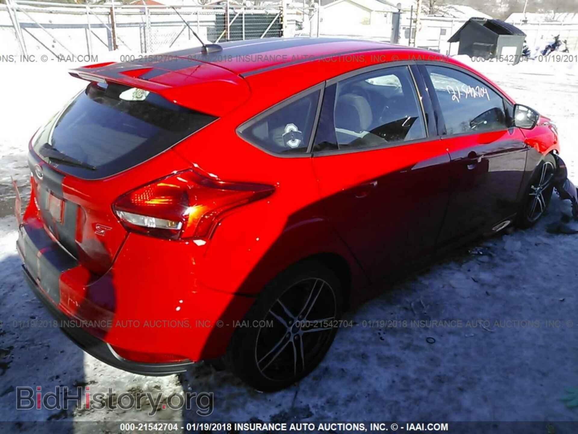 2016 Ford Focus - VIN: 1FADP3L91GL257577 - Photo 4