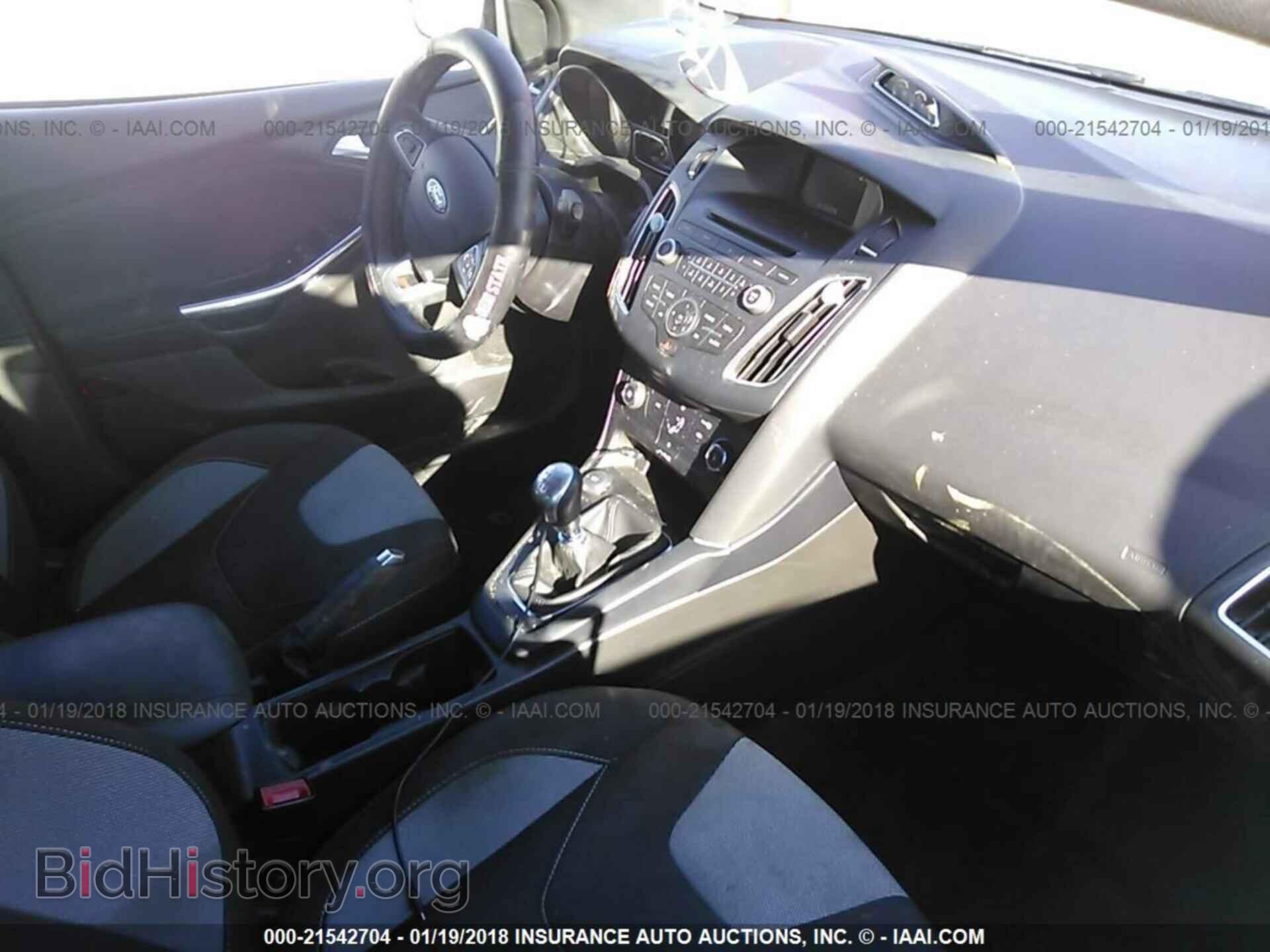 2016 Ford Focus - VIN: 1FADP3L91GL257577 - Photo 5