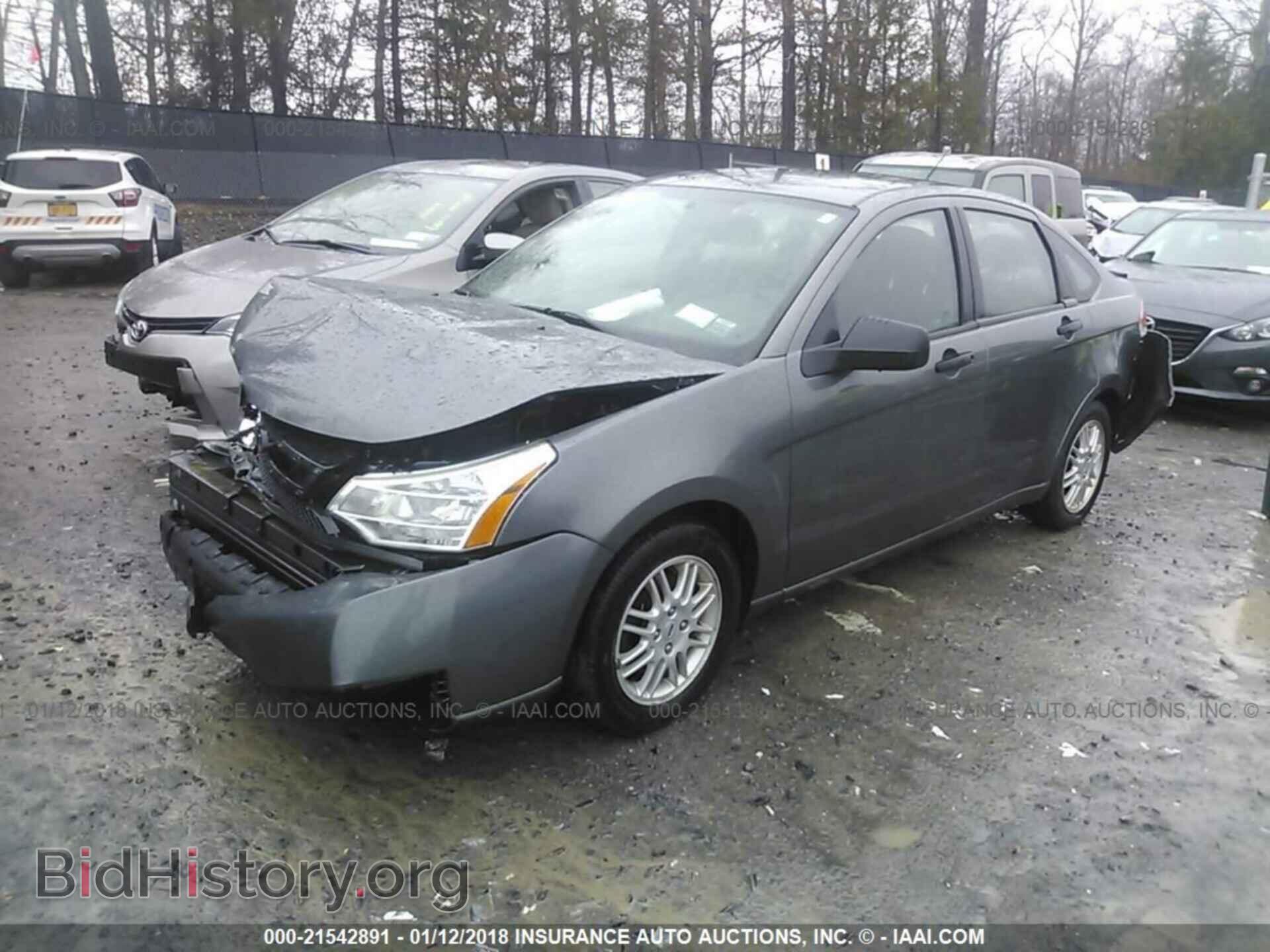 2011 Ford Focus - VIN: 1FAHP3FN3BW128564 - Photo 2