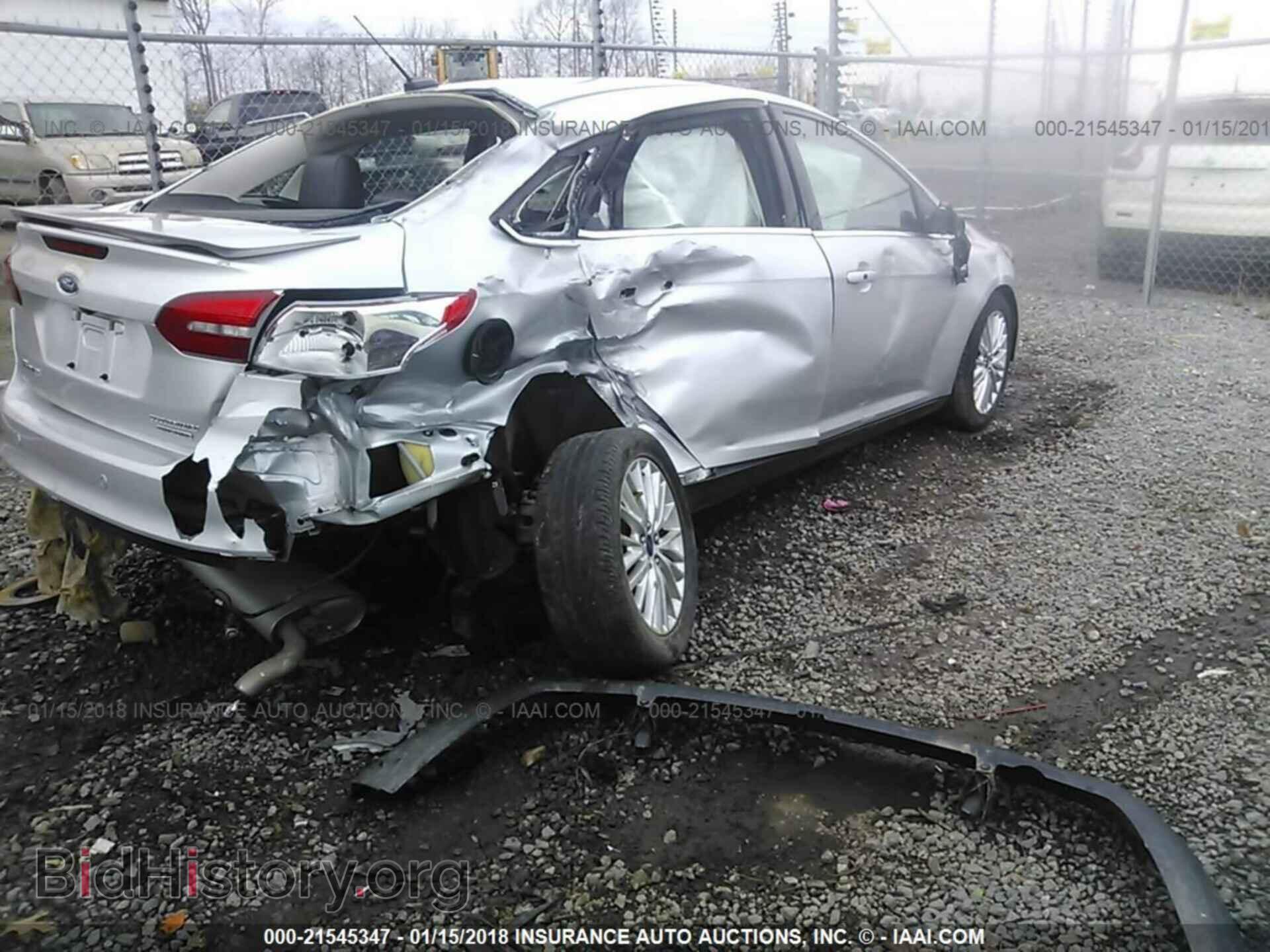 2015 Ford Focus - VIN: 1FADP3J21FL338938 - Photo 4