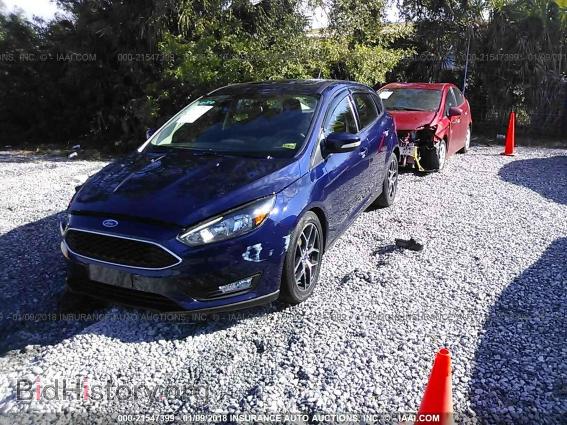 2017 Ford Focus - VIN: 1FADP3M22HL200811 - Photo 2