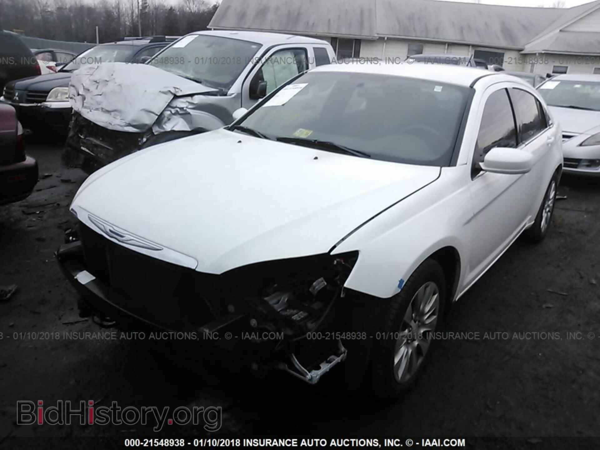 2014 Chrysler 200 - VIN: 1C3CCBAB2EN210999 - Photo 2